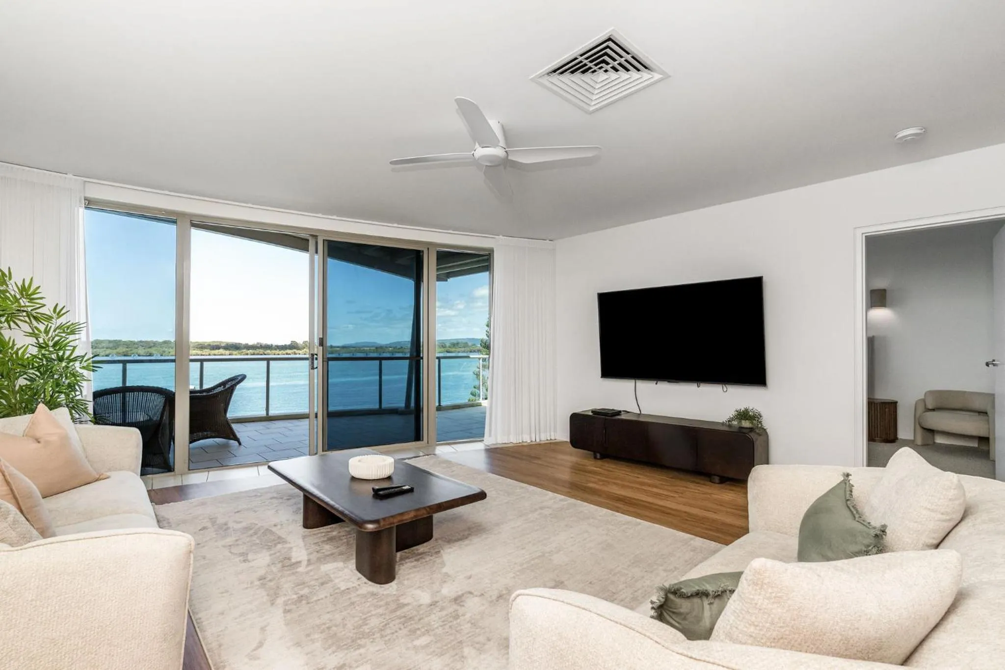 Riverside Apartments & Hotel