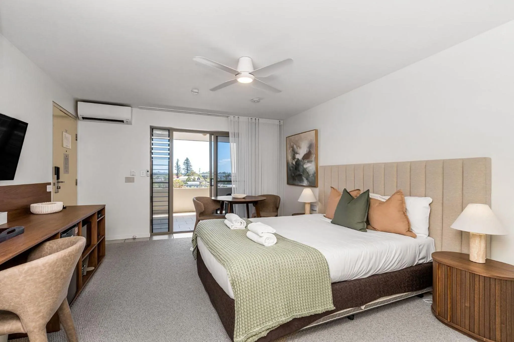 Bed in Riverside Apartments & Hotel