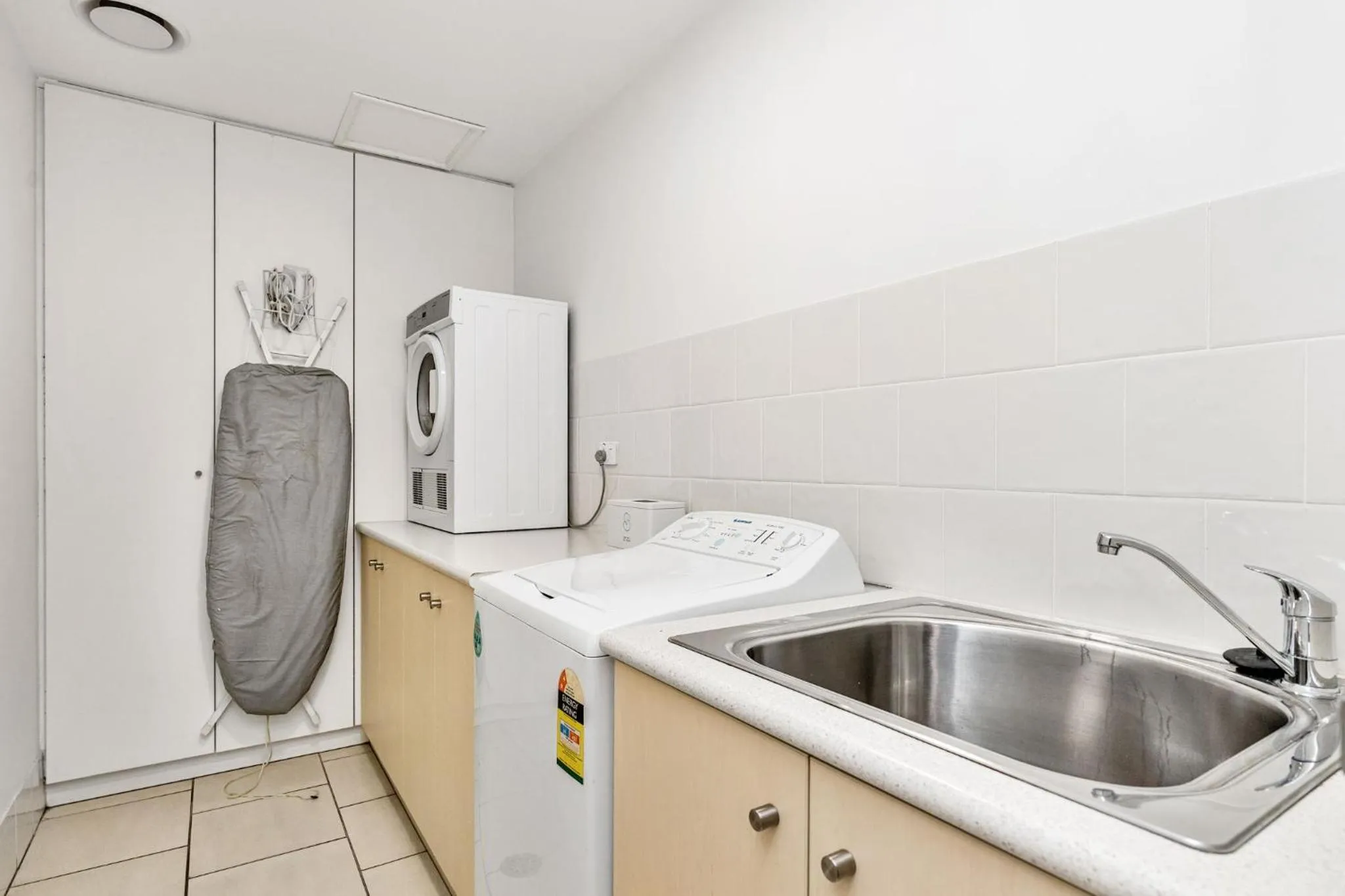 Riverside Apartments & Hotel