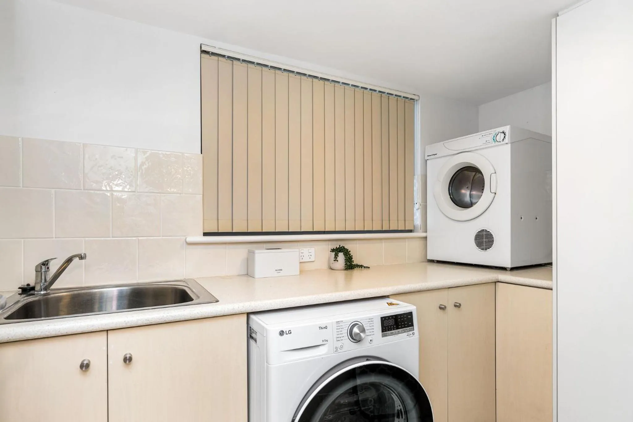 Riverside Apartments & Hotel