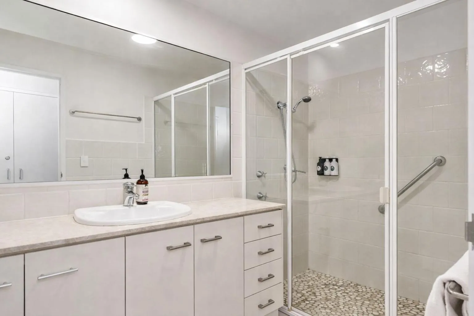 Riverside Apartments & Hotel