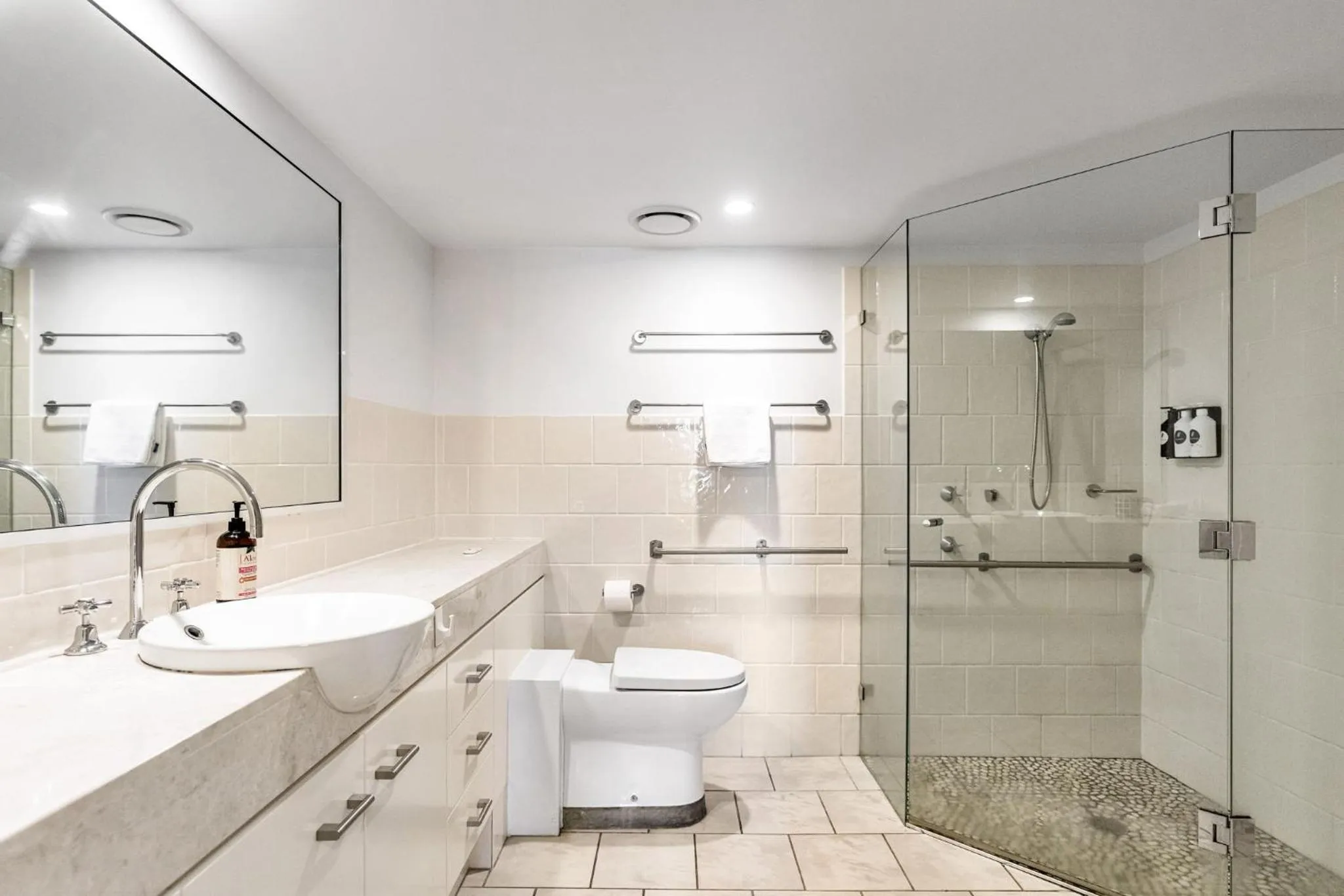 Riverside Apartments & Hotel