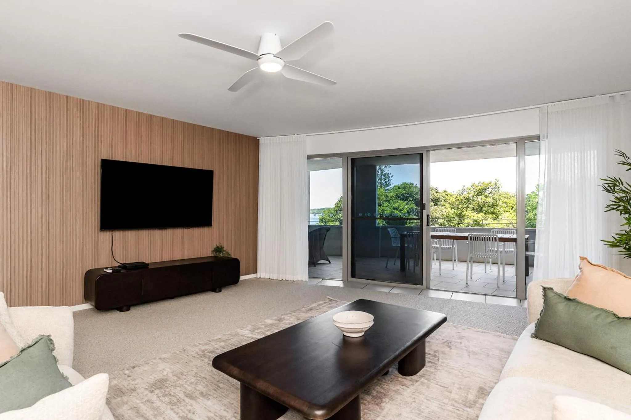 Riverside Apartments & Hotel