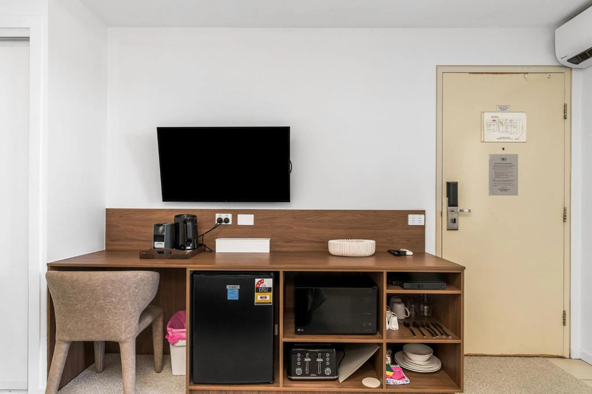 Riverside Apartments & Hotel