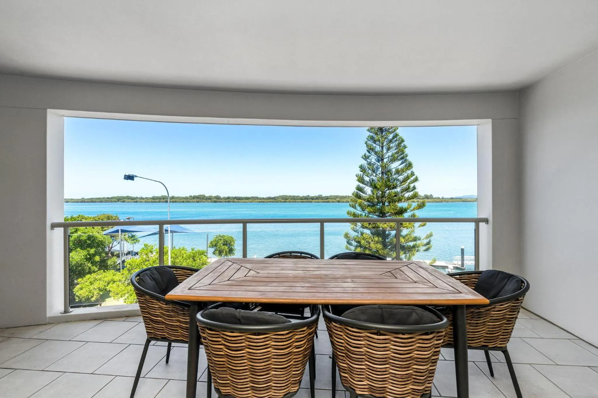 Riverside Apartments & Hotel