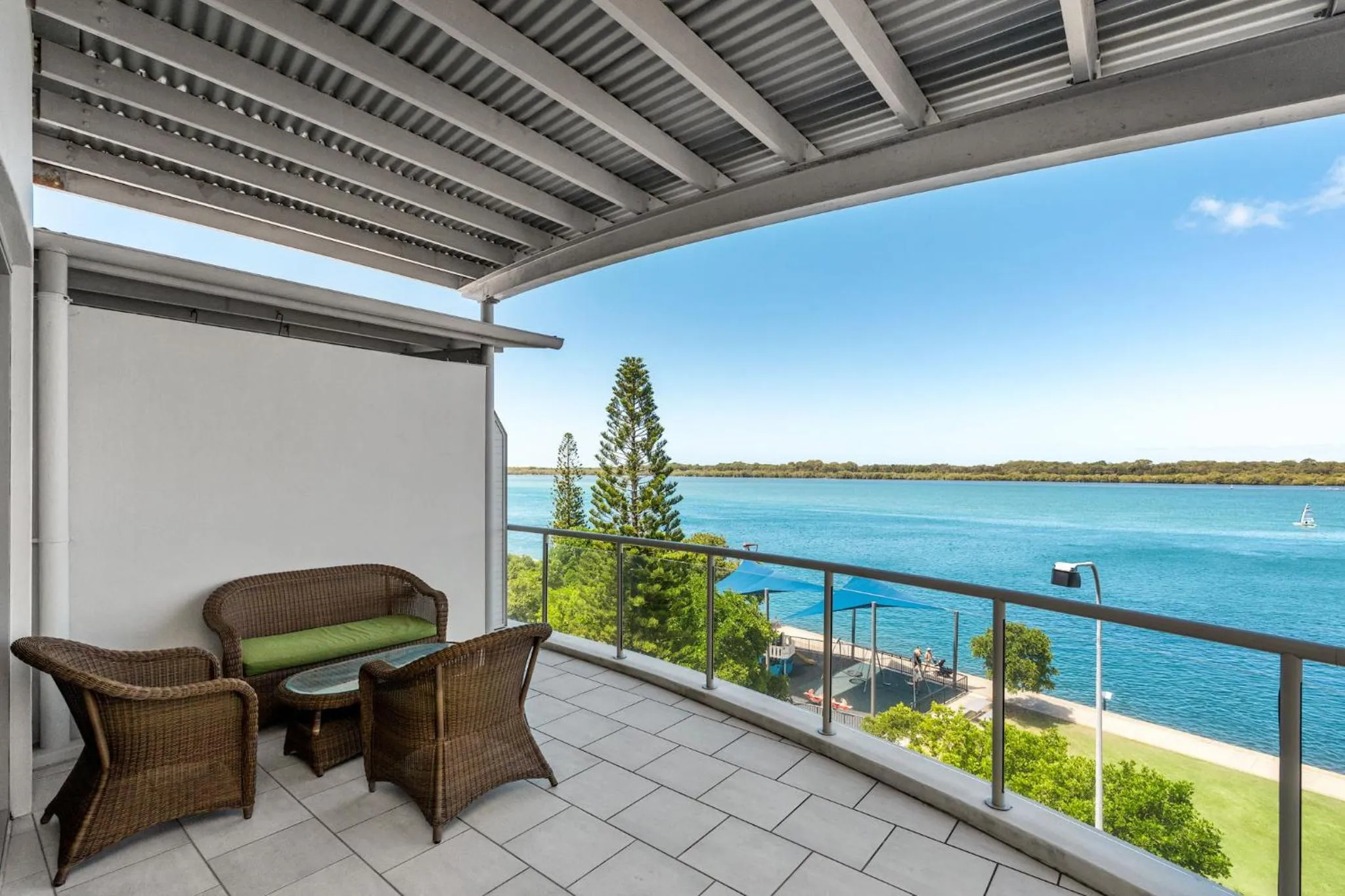 Riverside Apartments & Hotel