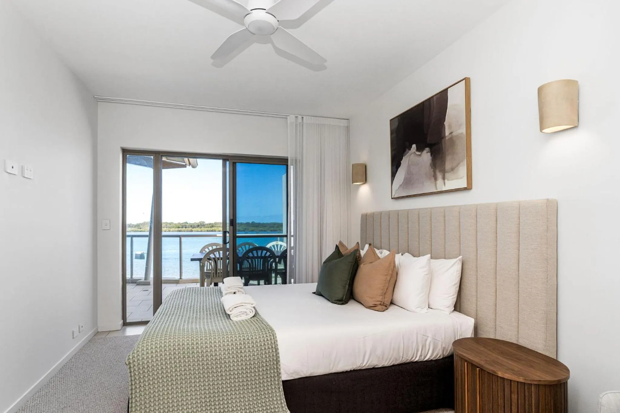 Bed in Riverside Apartments & Hotel