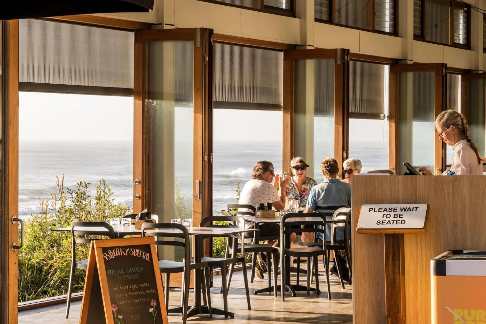 Restaurant/places to eat in Riverside Holiday Apartments