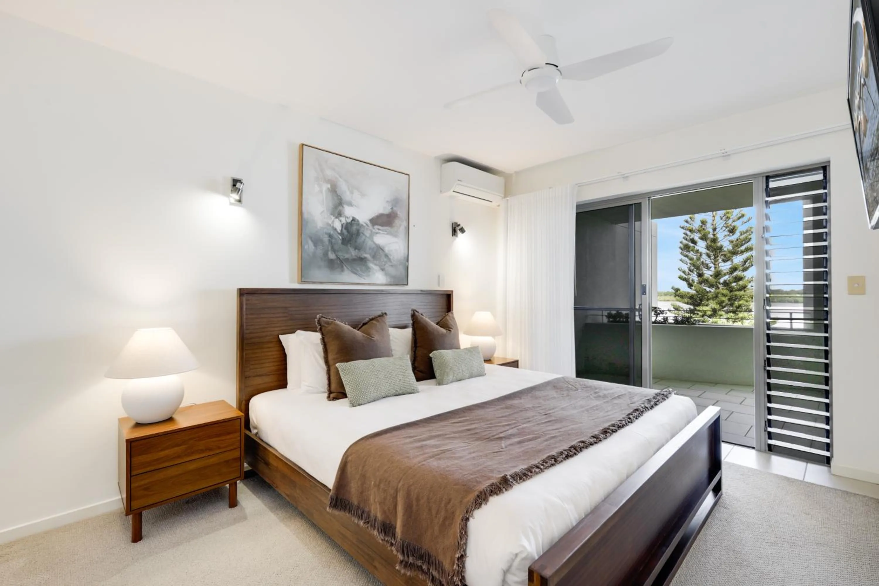 Bed in Riverside Holiday Apartments