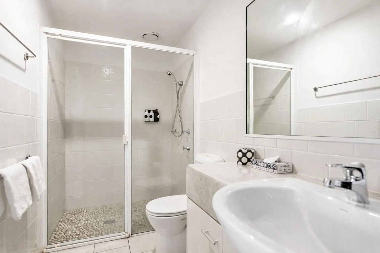 Riverside Apartments & Hotel