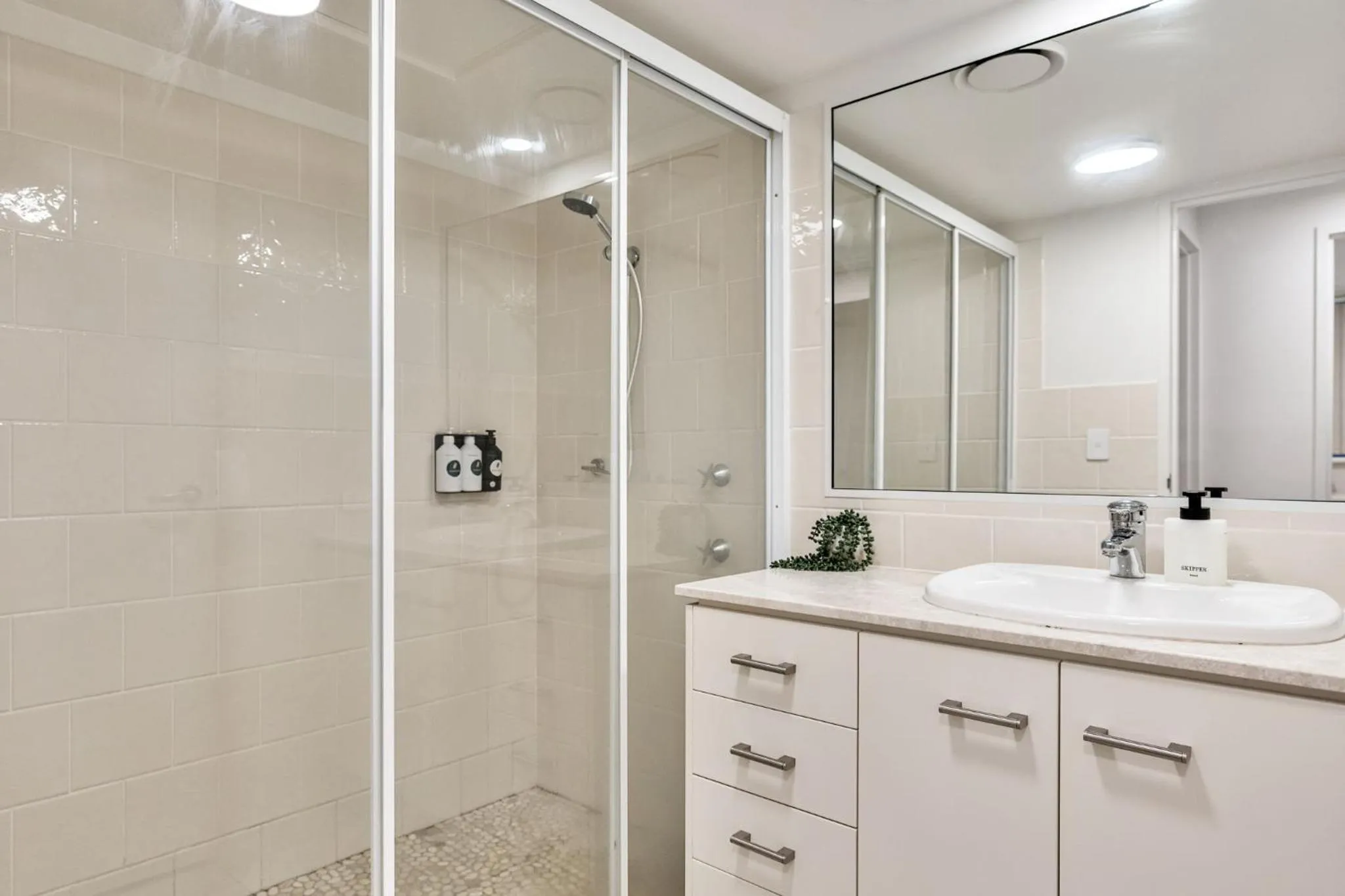 Riverside Apartments & Hotel