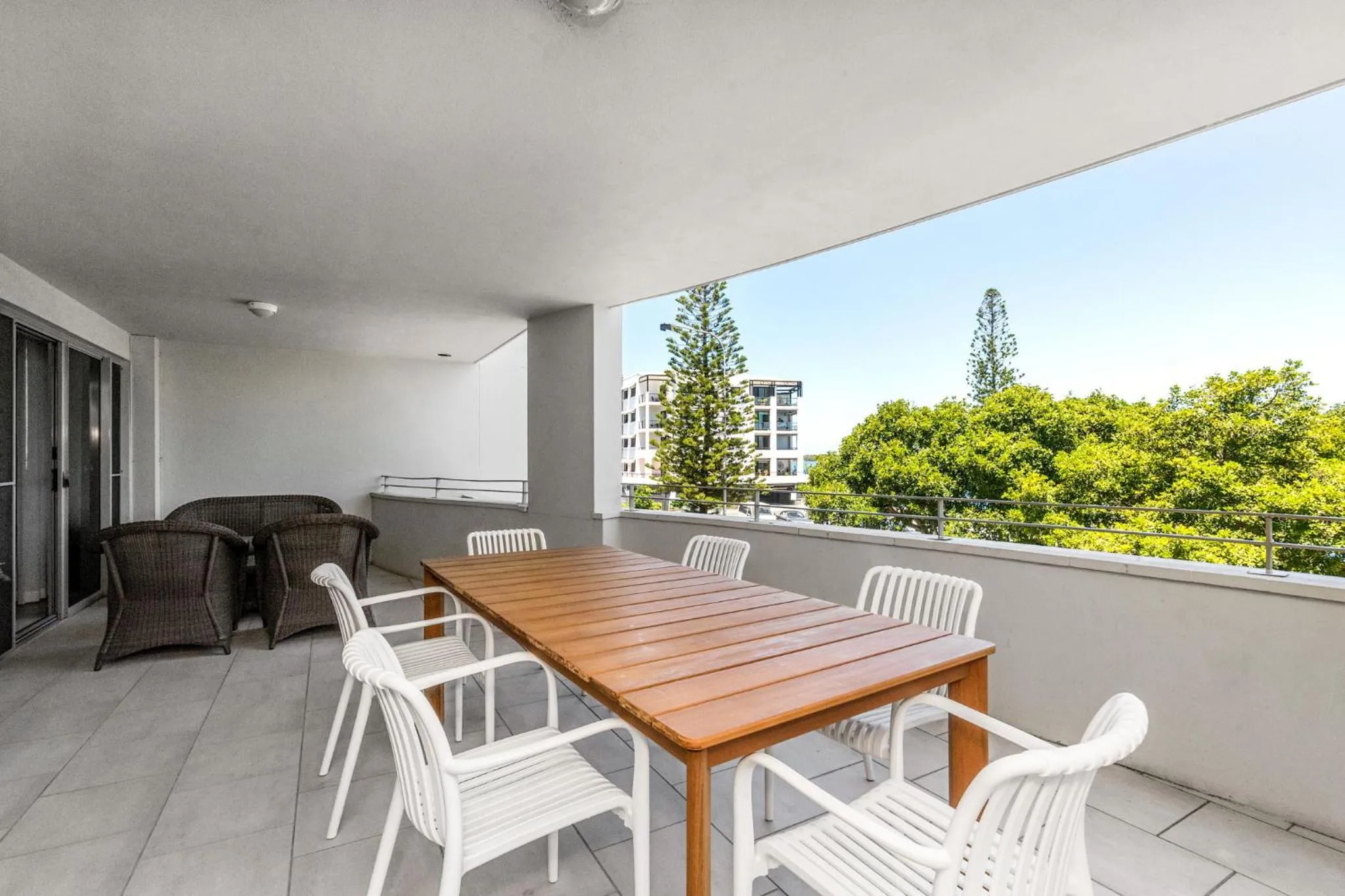 Riverside Apartments & Hotel