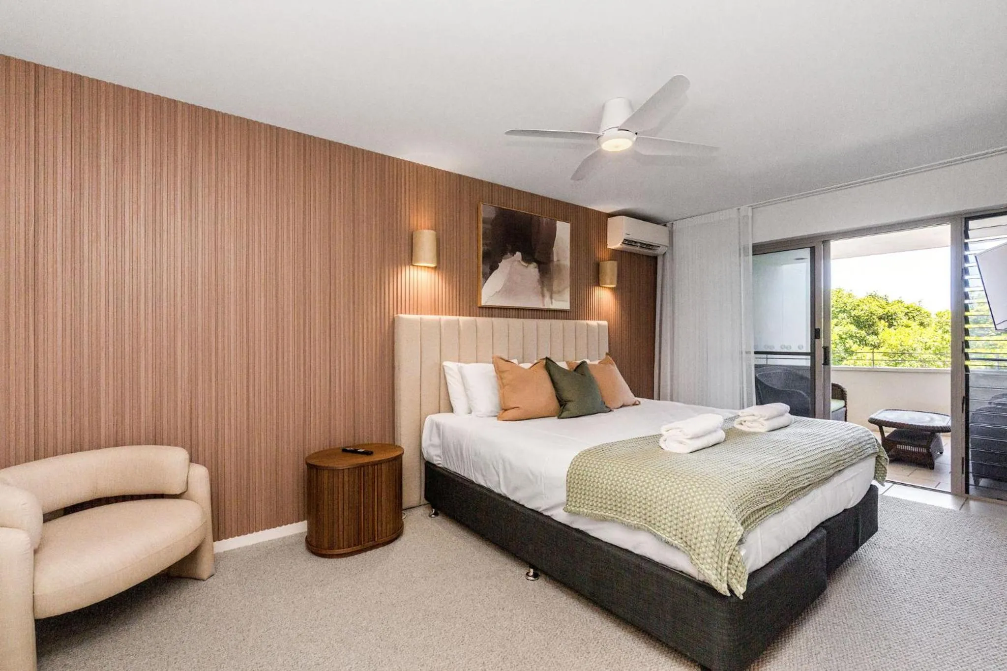 Bed in Riverside Apartments & Hotel