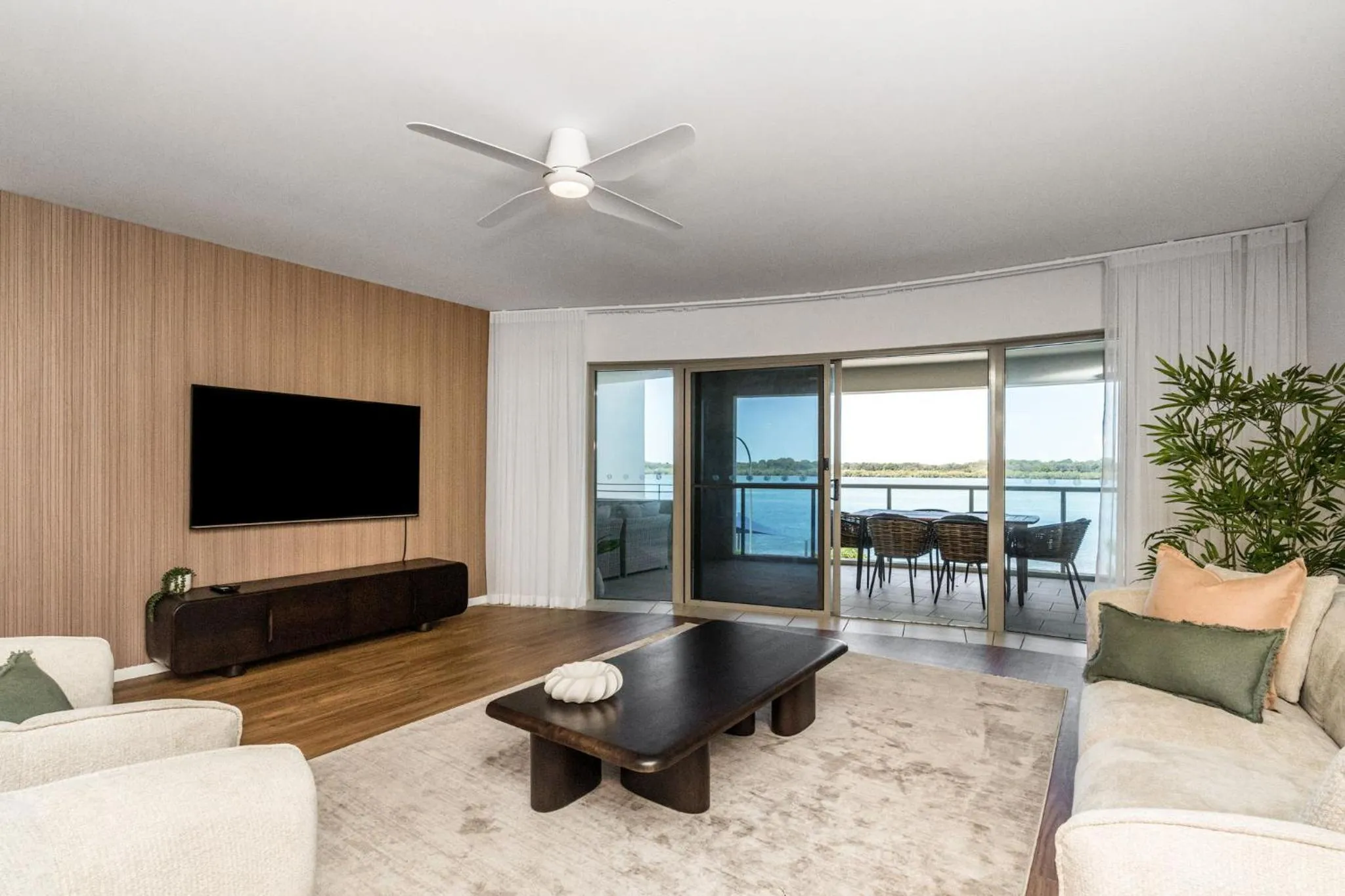 Riverside Apartments & Hotel