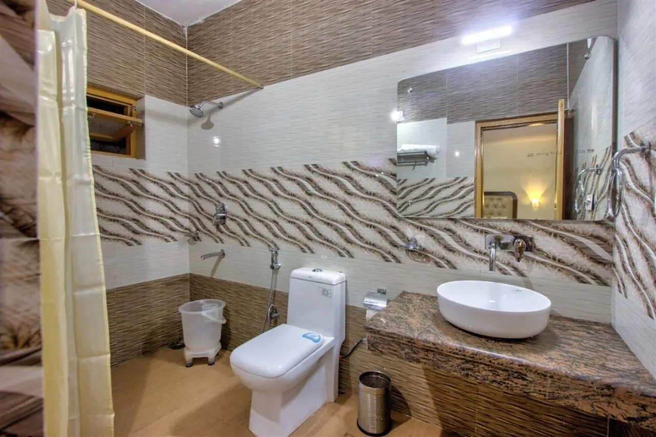 Shower in Hotel Samiru Manali