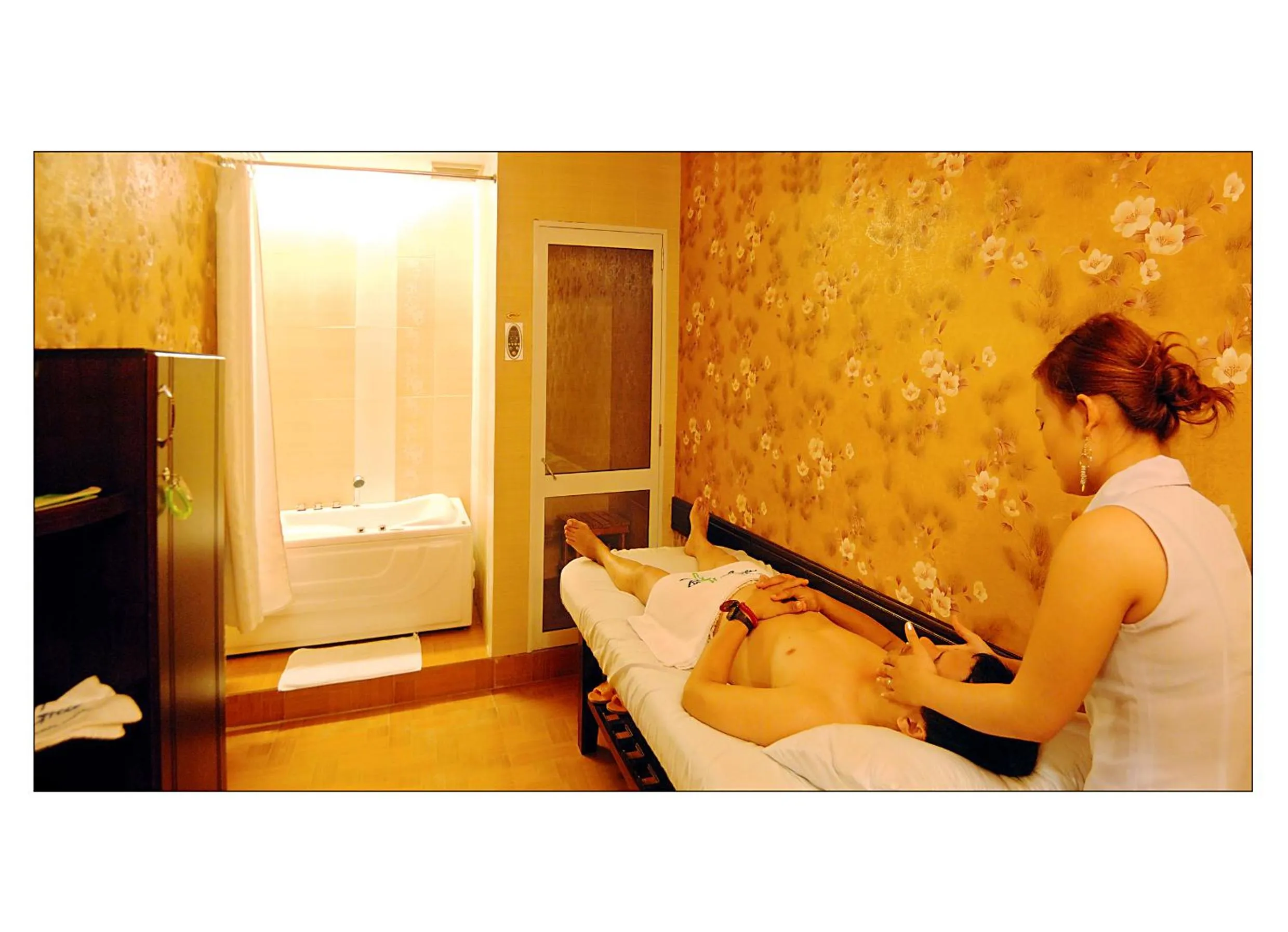 Massage in Bamboo Green Central Hotel