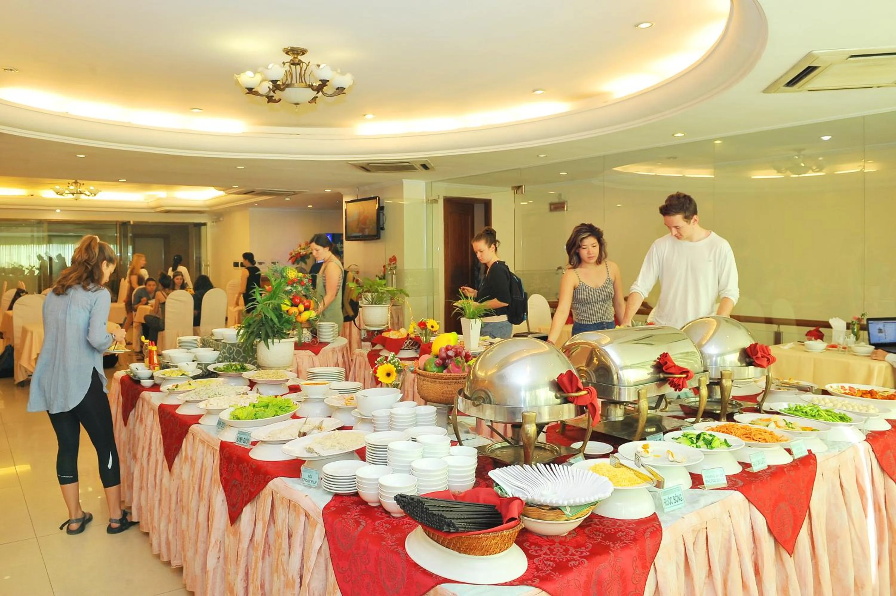 Restaurant/places to eat in Bamboo Green Central Hotel