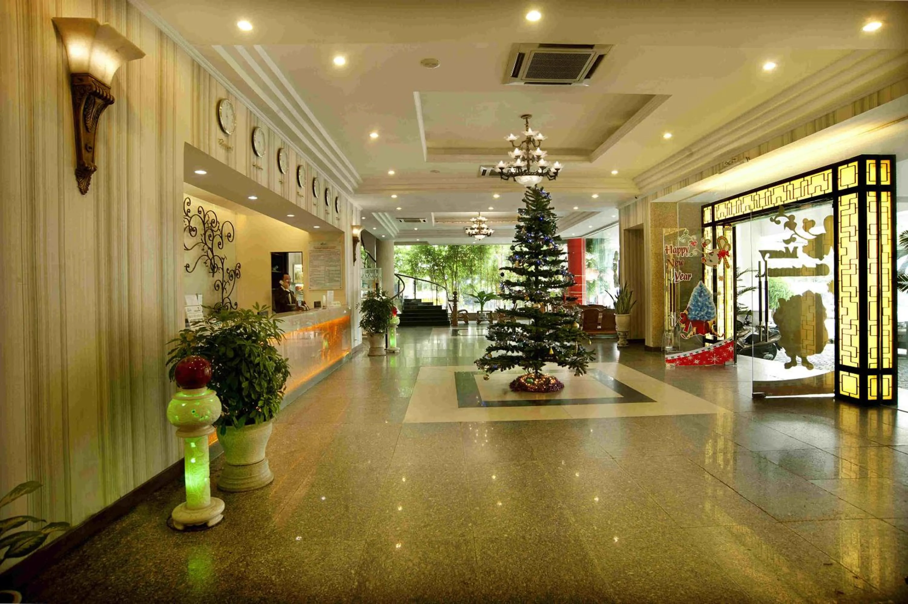 Lobby or reception in Bamboo Green Central Hotel