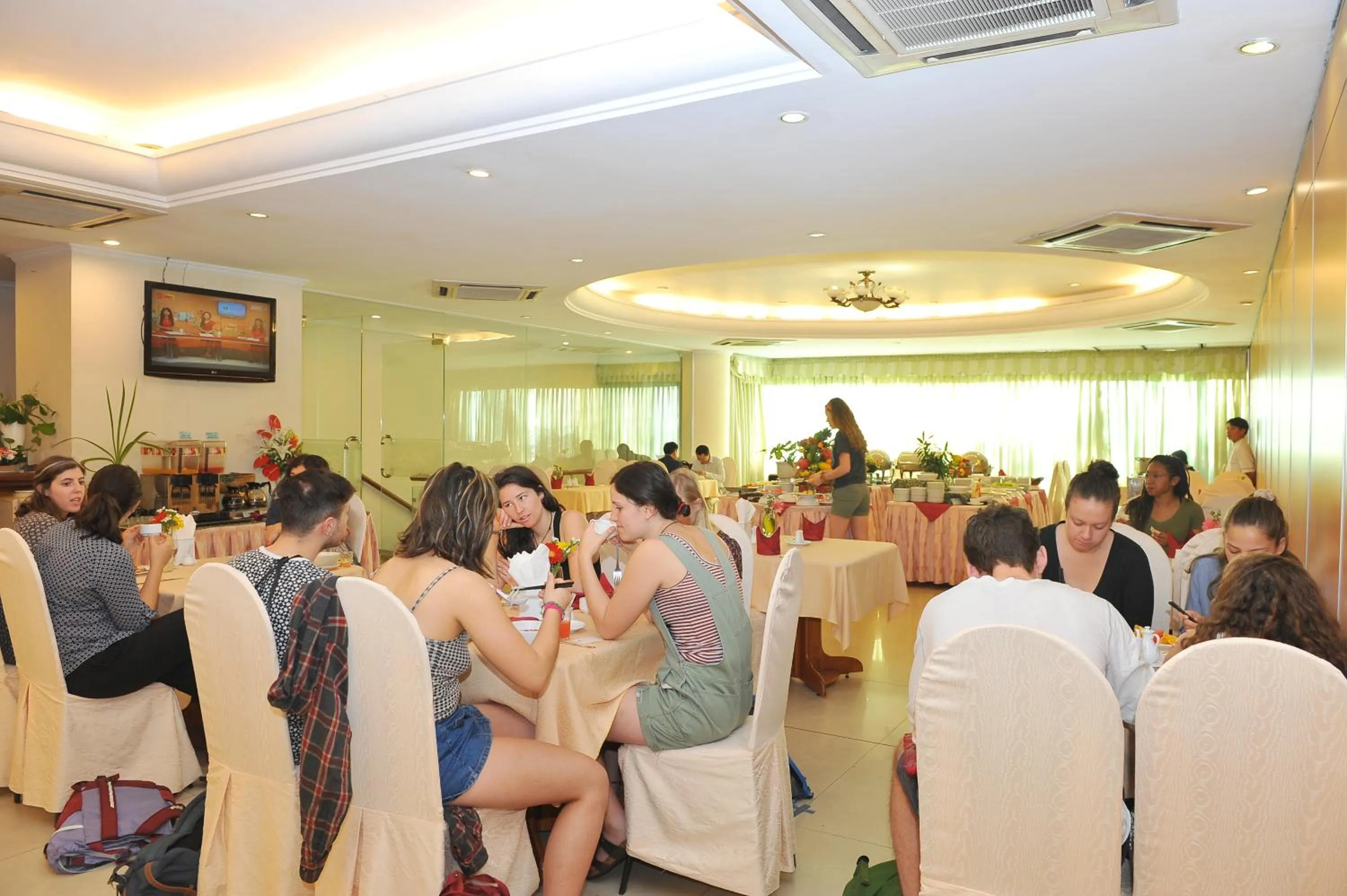 Restaurant/places to eat in Bamboo Green Central Hotel