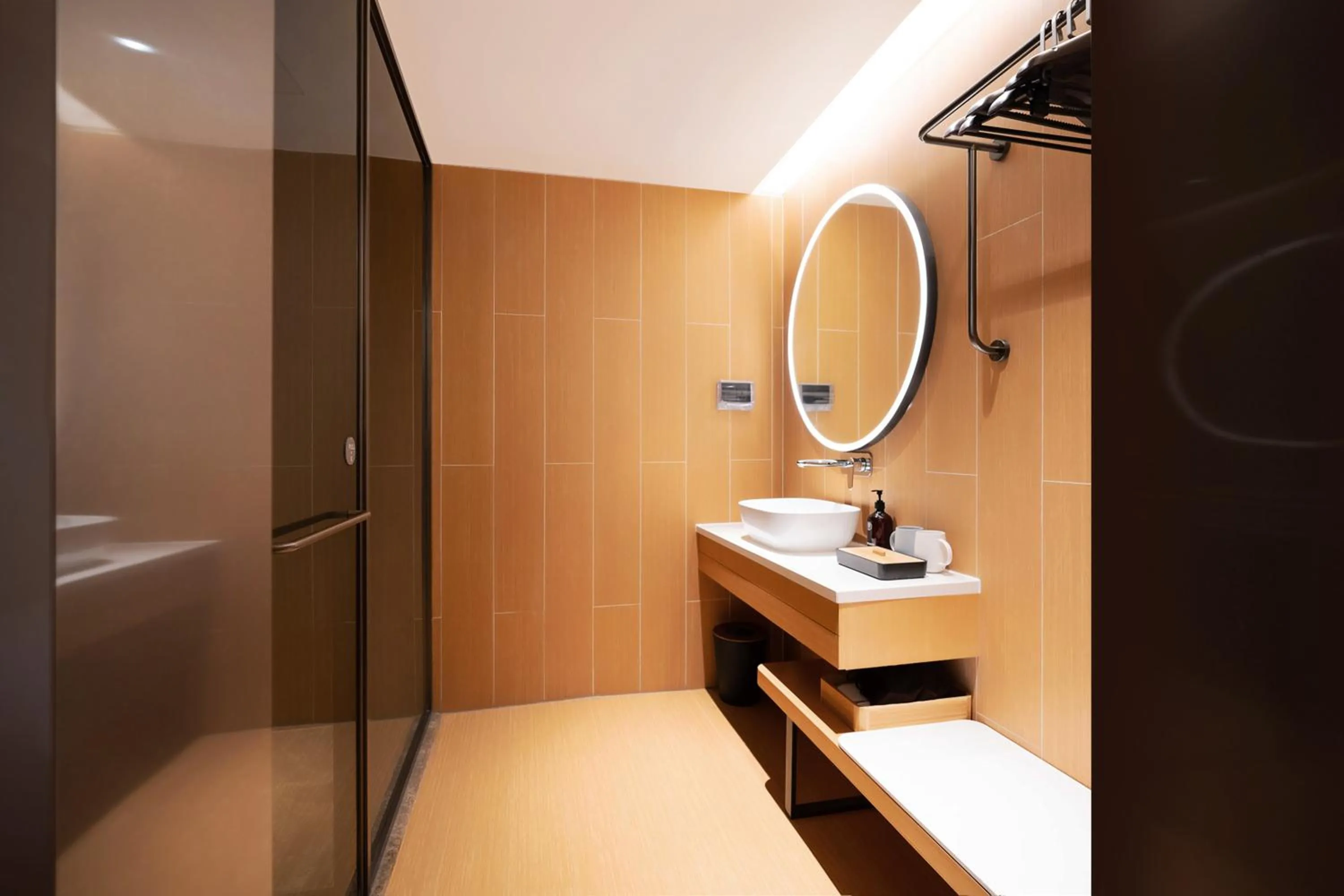 Shower in Ji Hotel Orchard Singapore