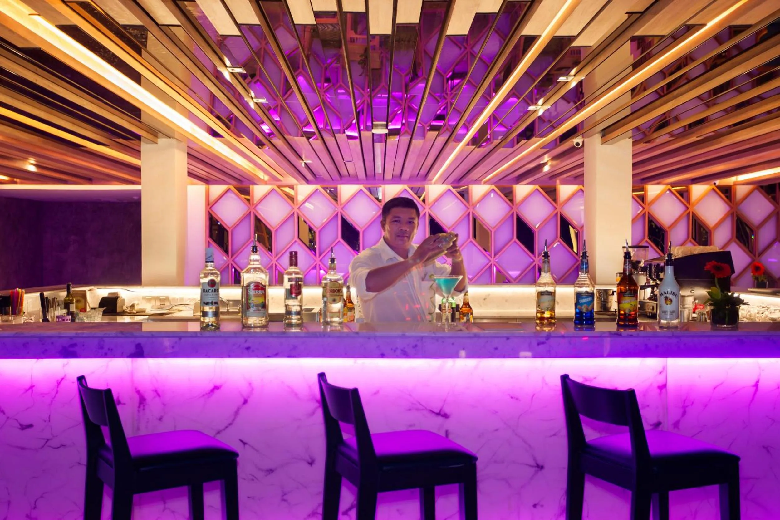 Lounge or bar in Diamond Cliff Resort & Spa, Patong Beach