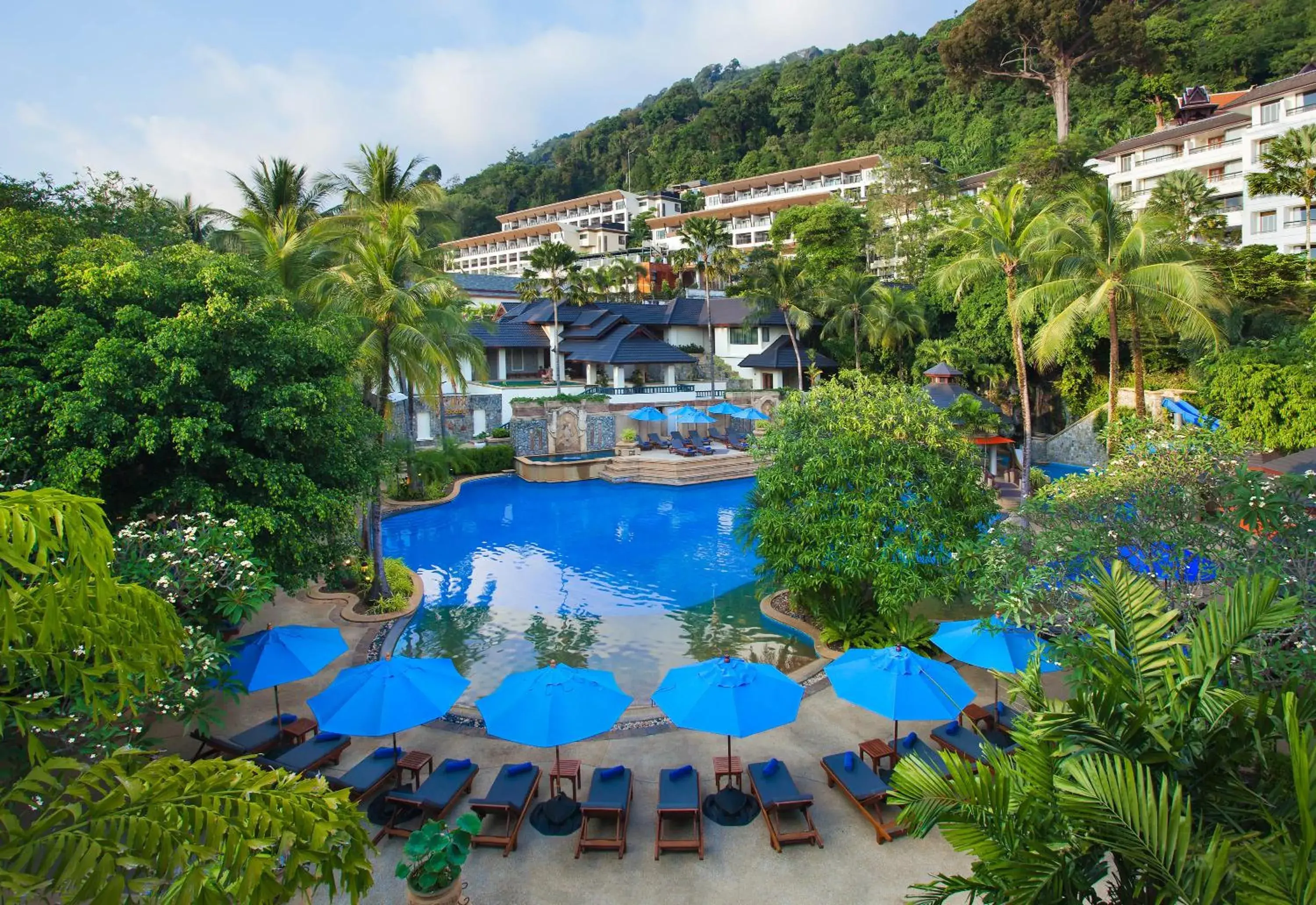 Swimming pool in Diamond Cliff Resort & Spa, Patong Beach Swimming pool in Diamond Cliff Resort & Spa, Patong Beach
