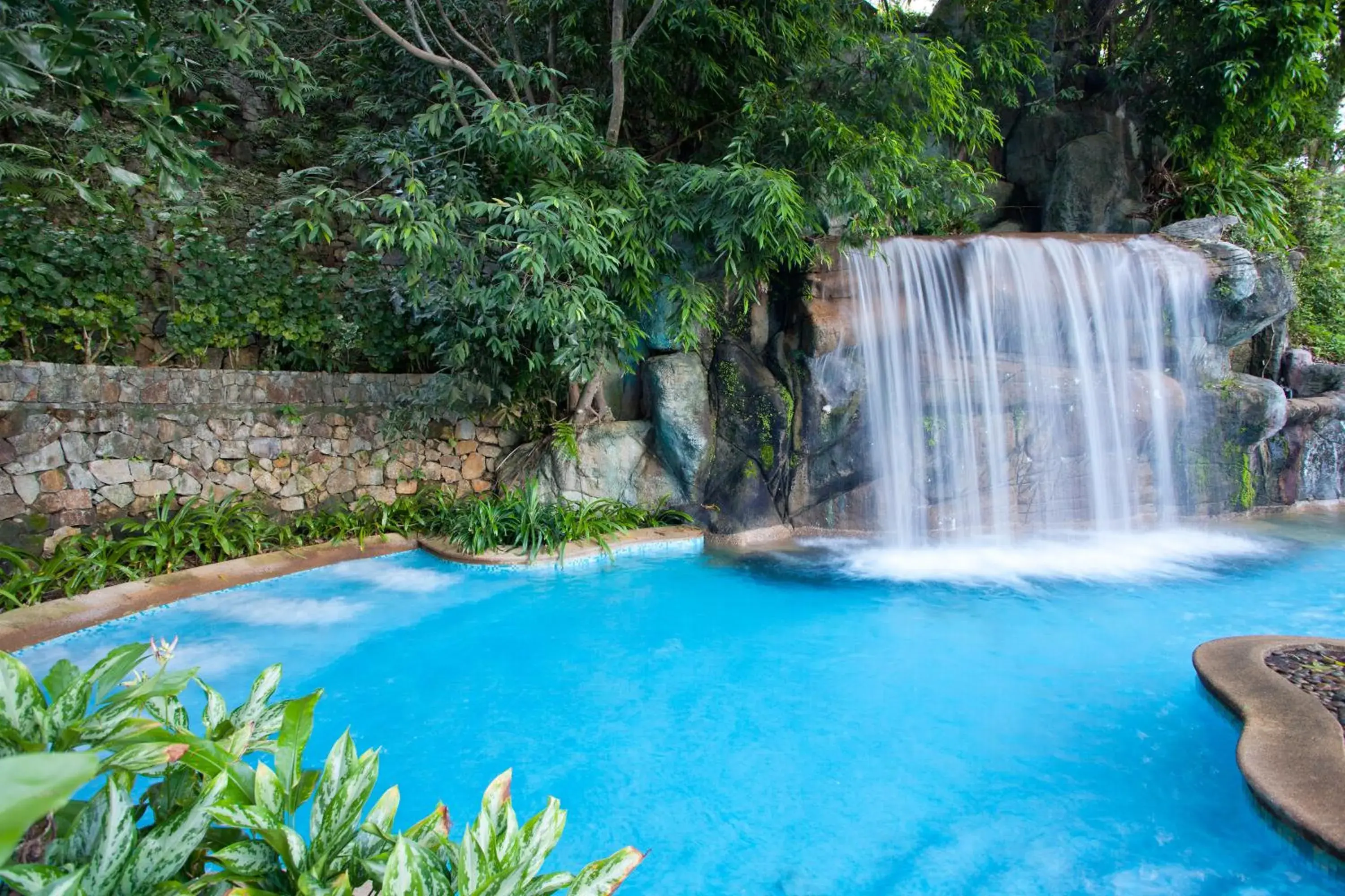 Swimming pool in Diamond Cliff Resort & Spa, Patong Beach Swimming pool in Diamond Cliff Resort & Spa, Patong Beach