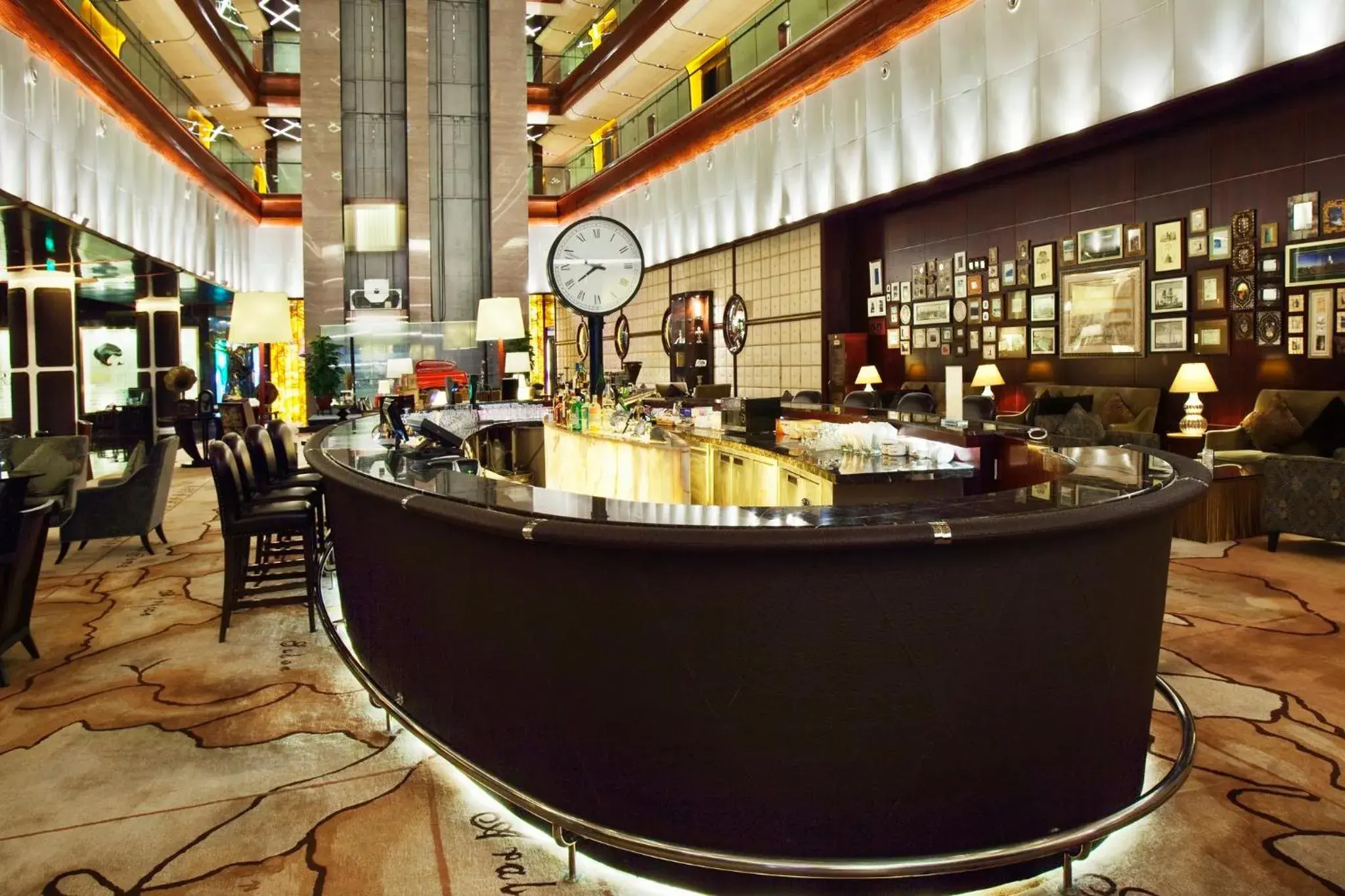 Lounge or bar in Crowne Plaza Suzhou by IHG Lounge or bar in Crowne Plaza Suzhou by IHG