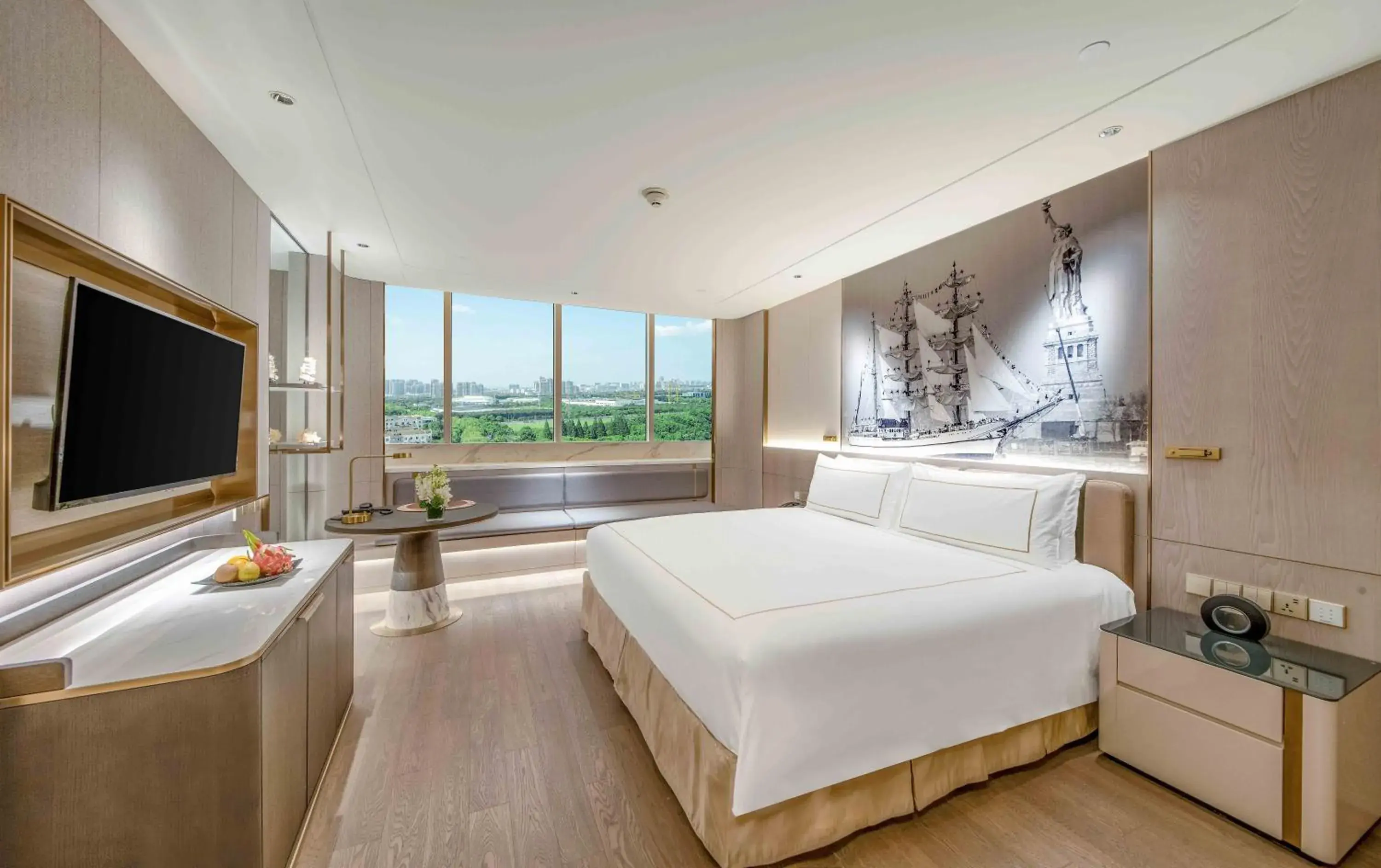 Garden view, Bed in Crowne Plaza Suzhou by IHG Garden view, Bed in Crowne Plaza Suzhou by IHG