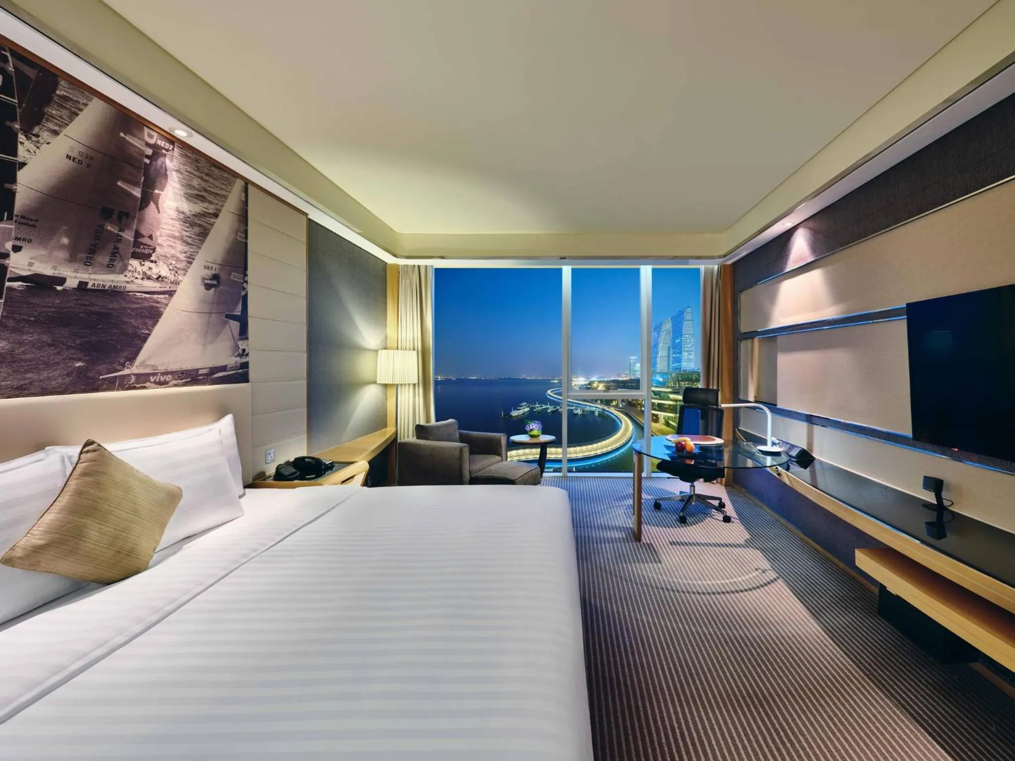 Photo of the whole room, Bed in Crowne Plaza Suzhou by IHG