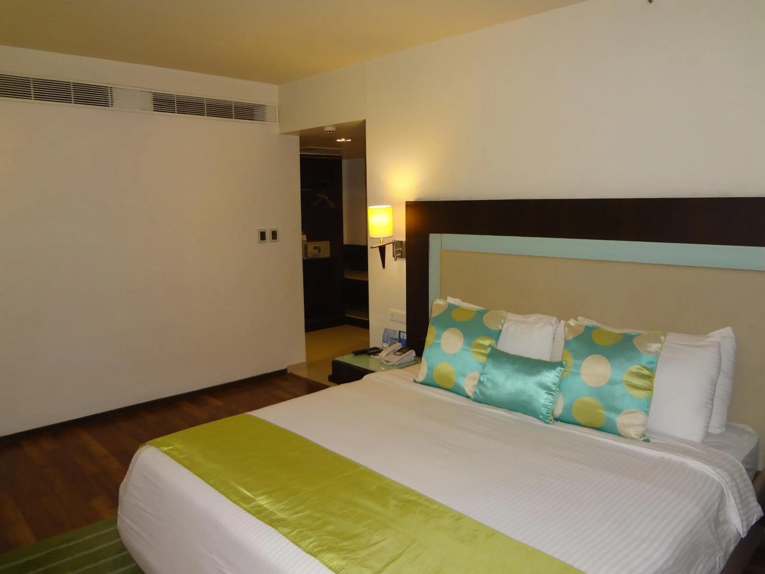 Bedroom, Bed in Fortune Inn Sree Kanya, Visakhapatnam - Member ITC Hotels' Group