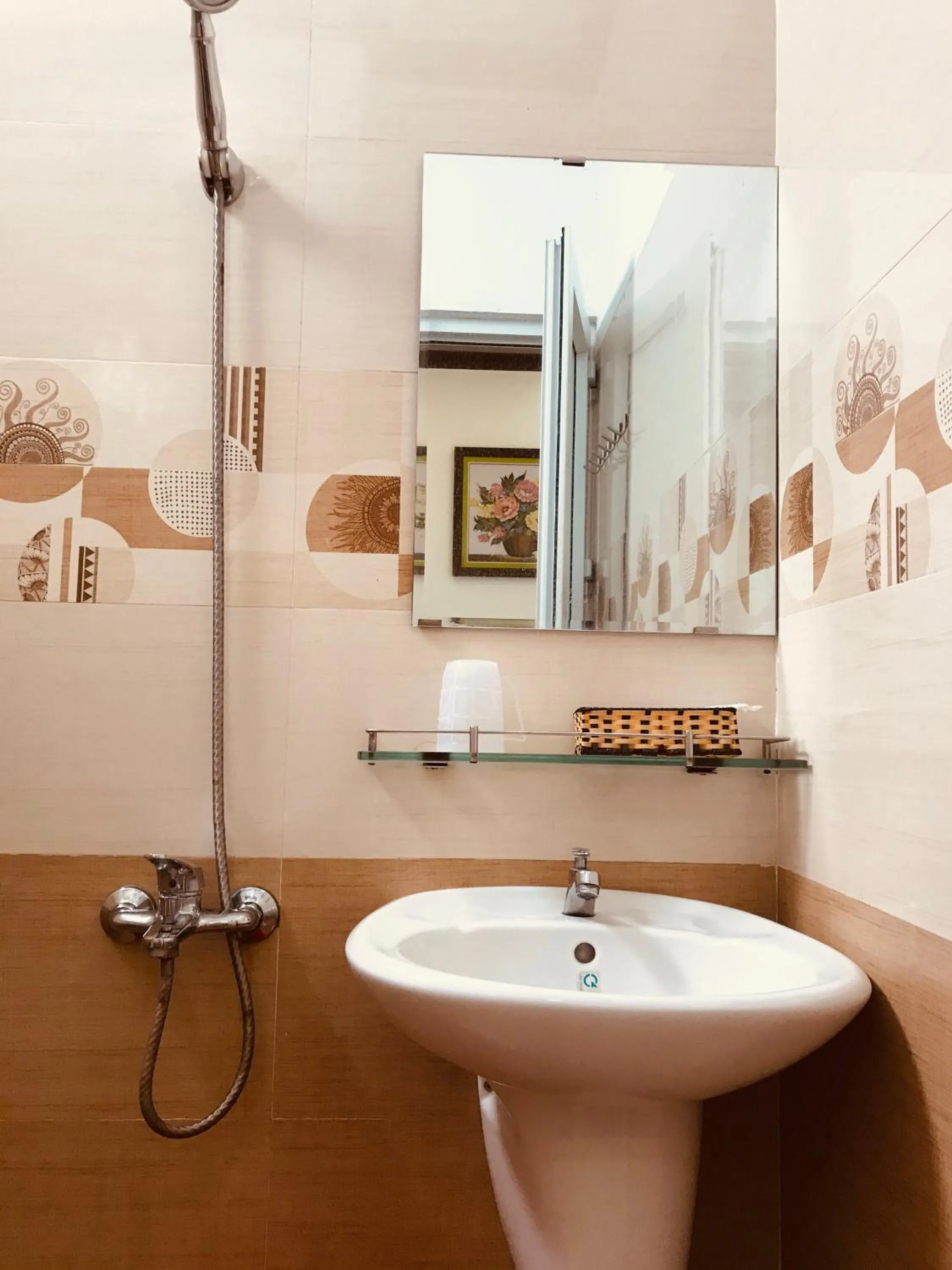 Shower in Khách sạn Thu Thảo
