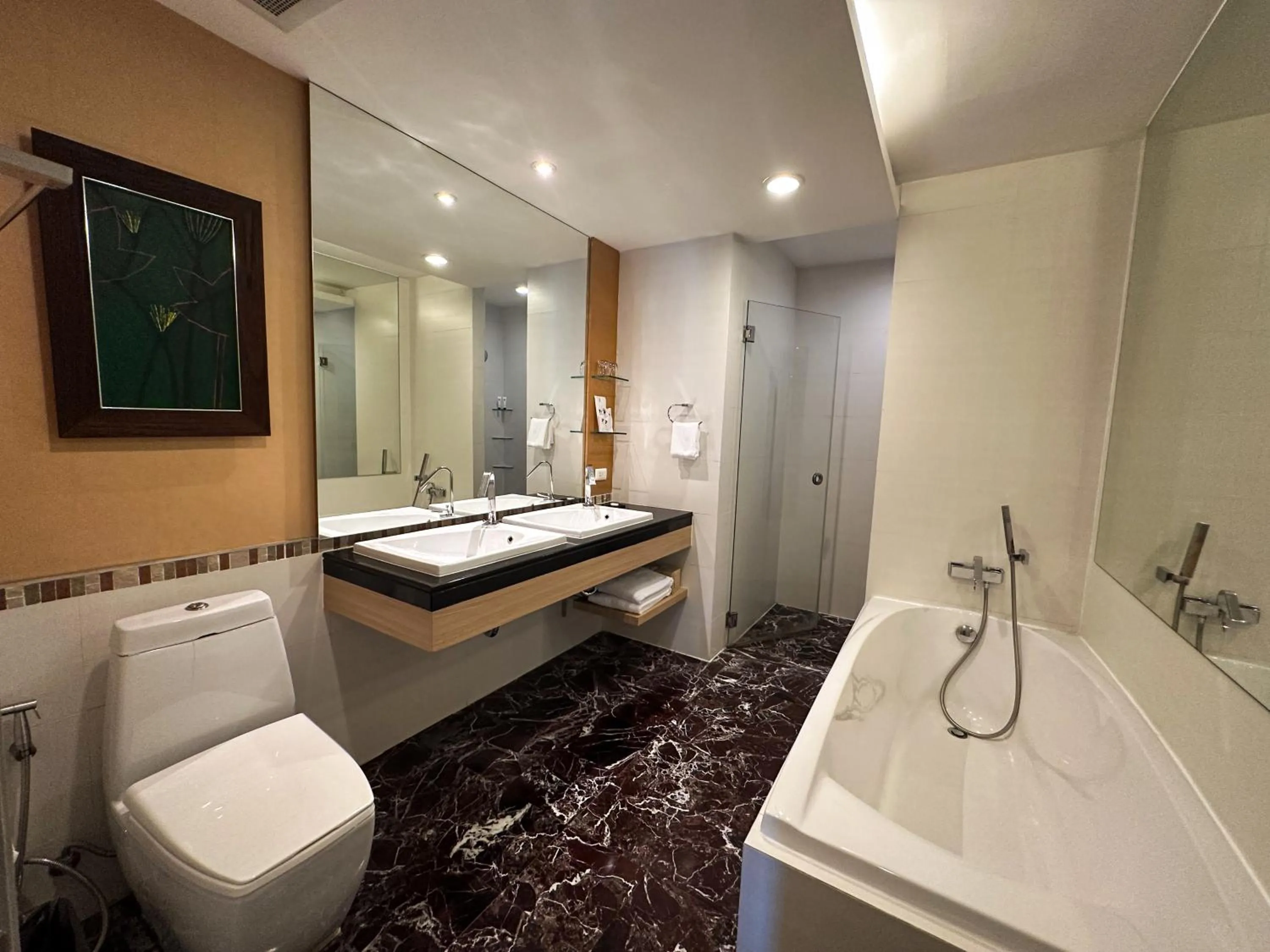 Bathroom, Bed in Urbana Sathorn Hotel, Bangkok