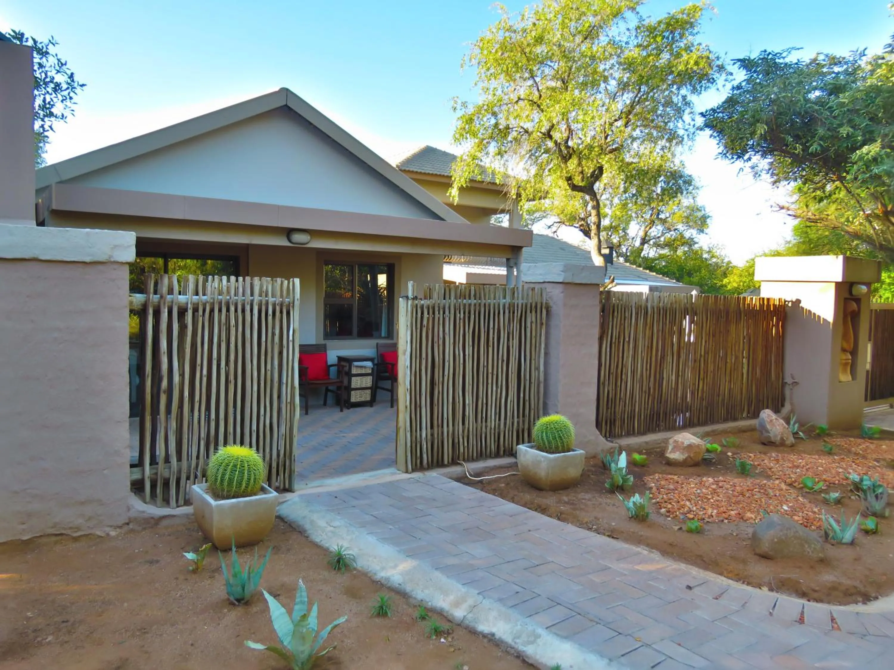Facade/entrance in Wild Dog Guest Lodge