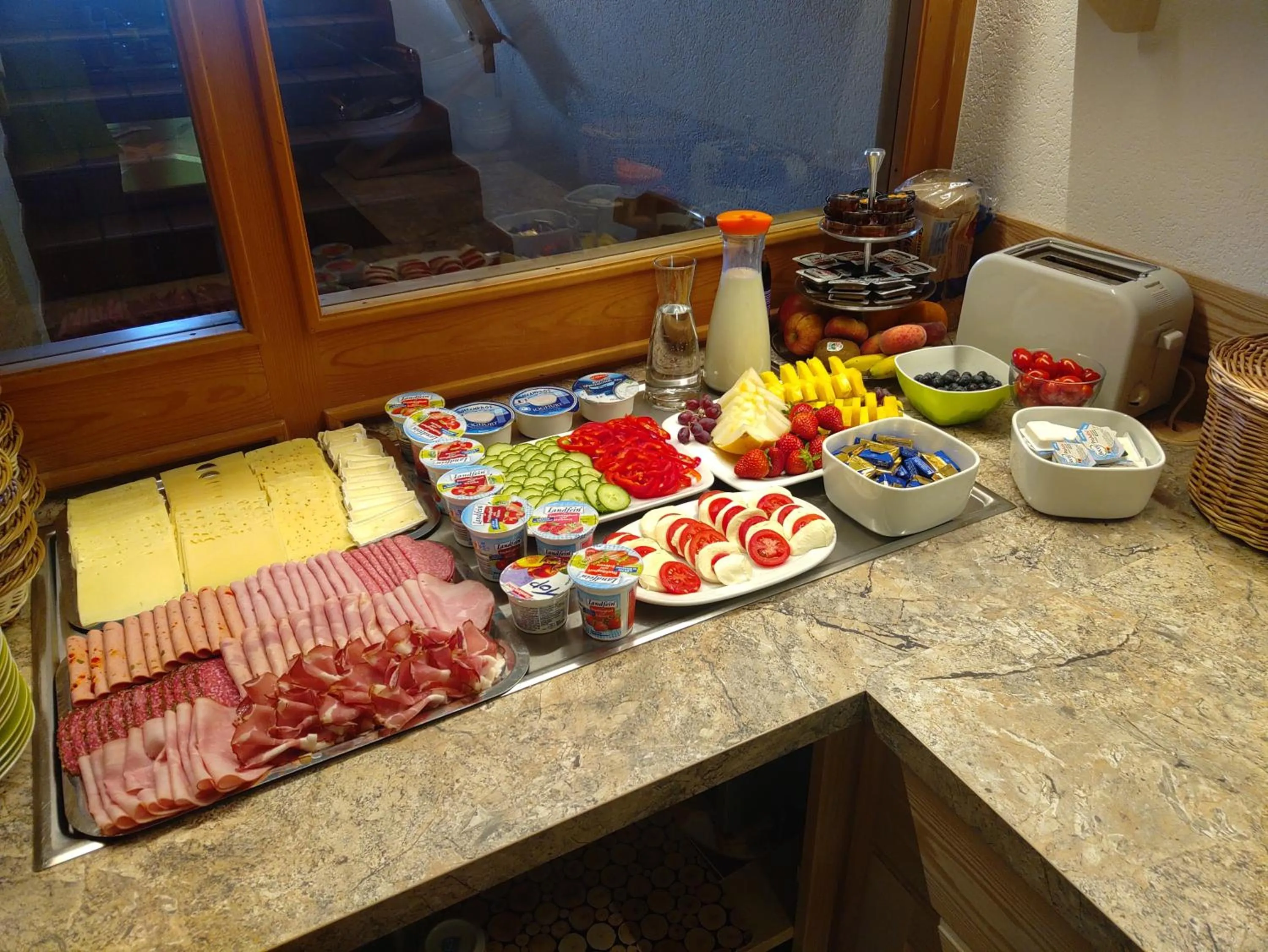 Food and drinks in Appartement-Hotel Happy Kienberg