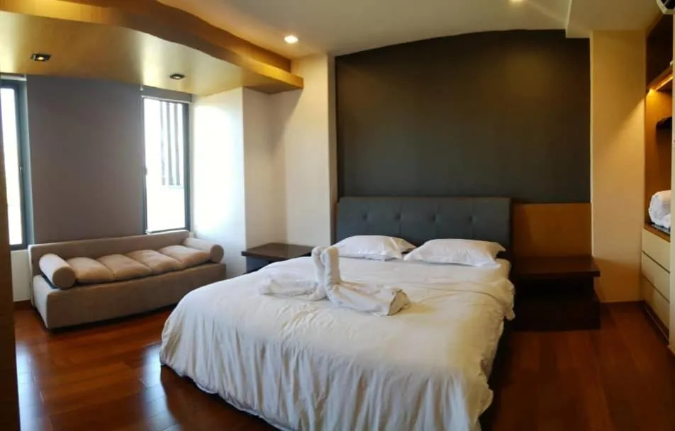b.suites 21