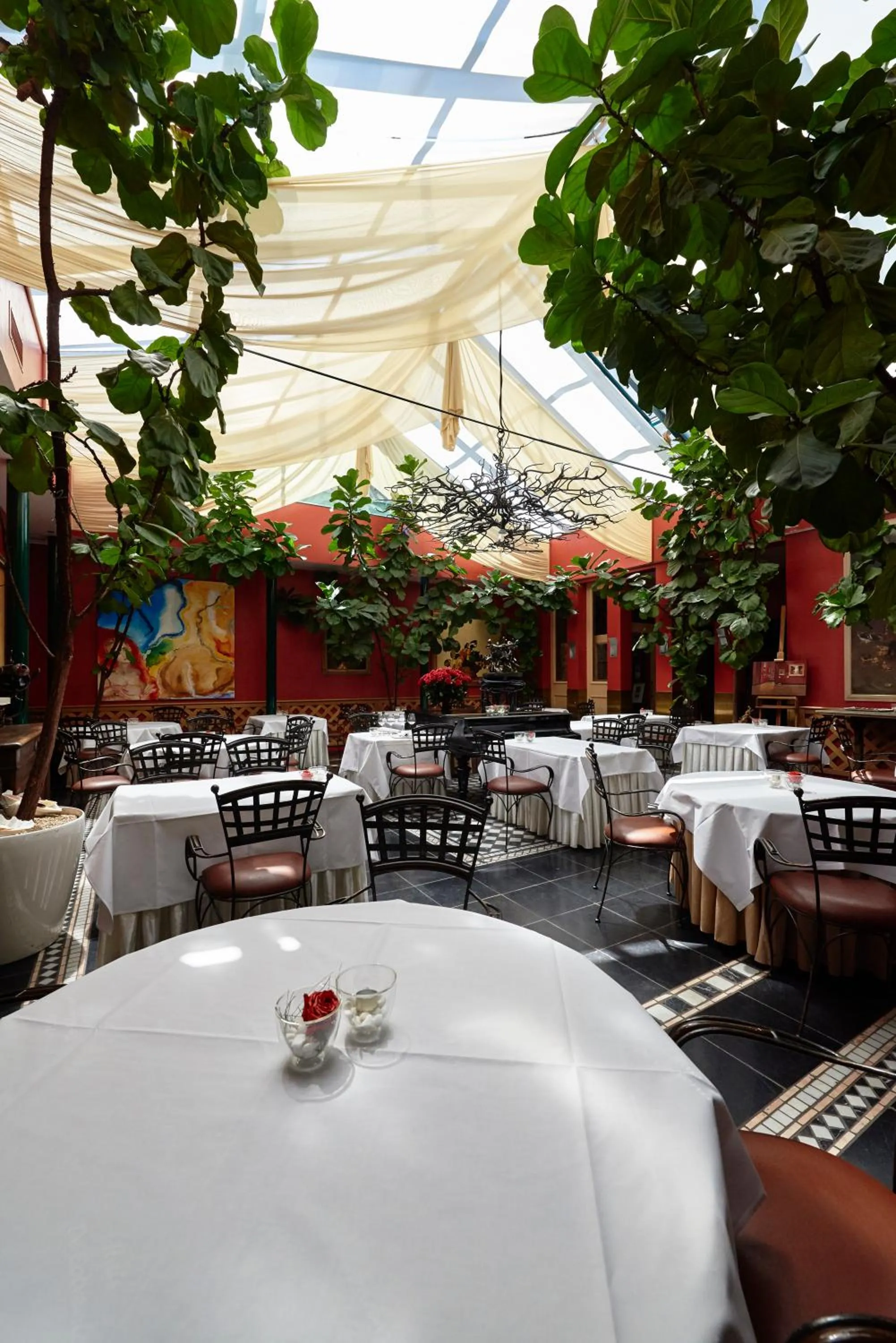 Restaurant/places to eat in Hotel Colvenier