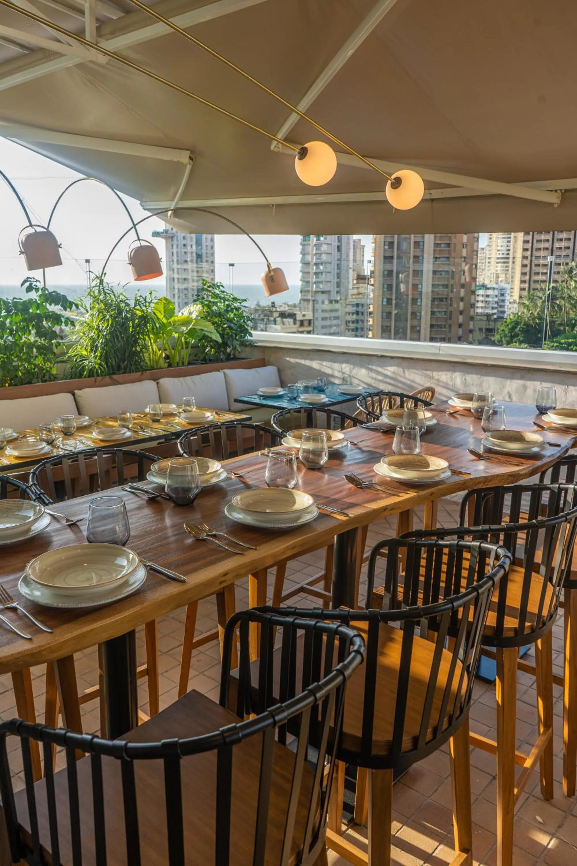 Restaurant/places to eat in The Shalimar Hotel, Kemps Corner