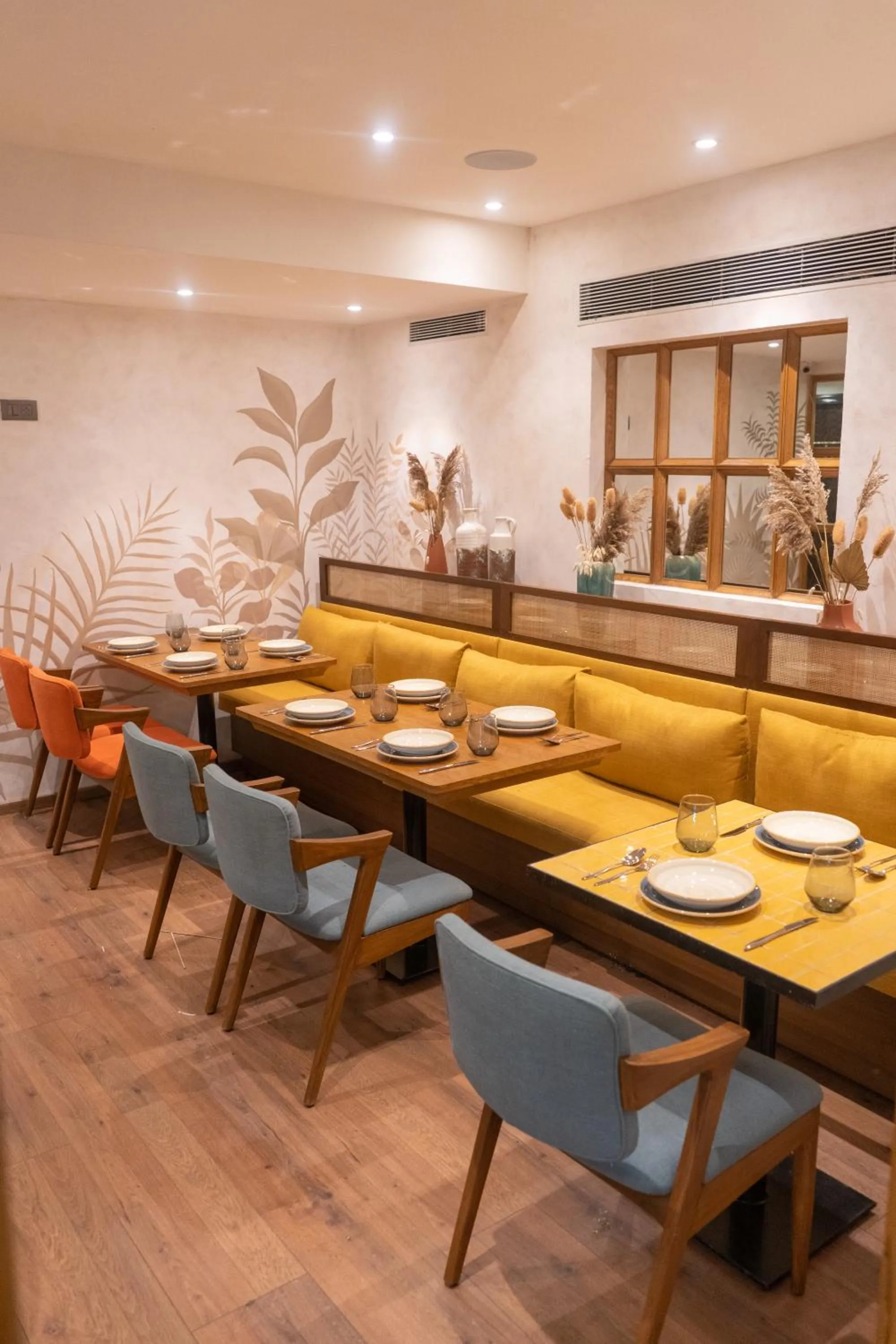 Restaurant/places to eat in The Shalimar Hotel, Kemps Corner