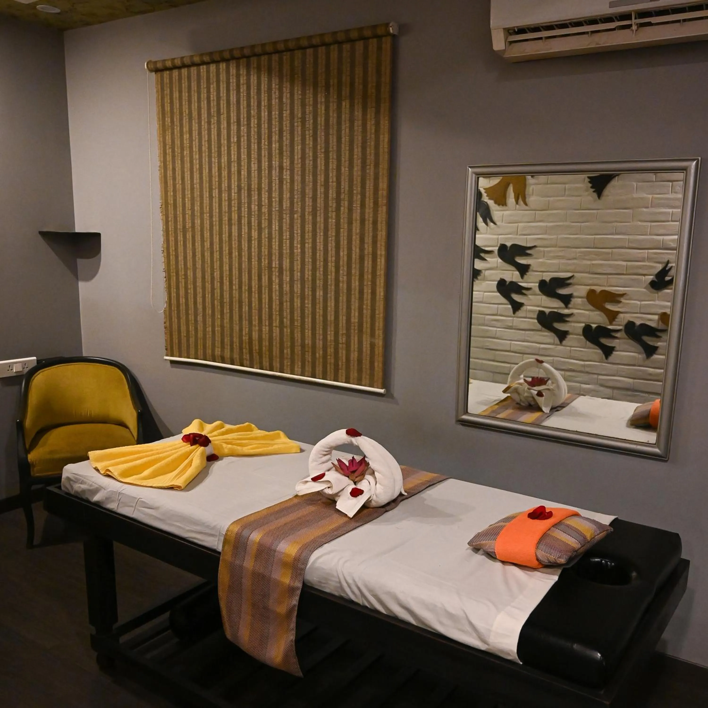 Spa and wellness centre/facilities, Bed in The Shalimar Hotel, Kemps Corner