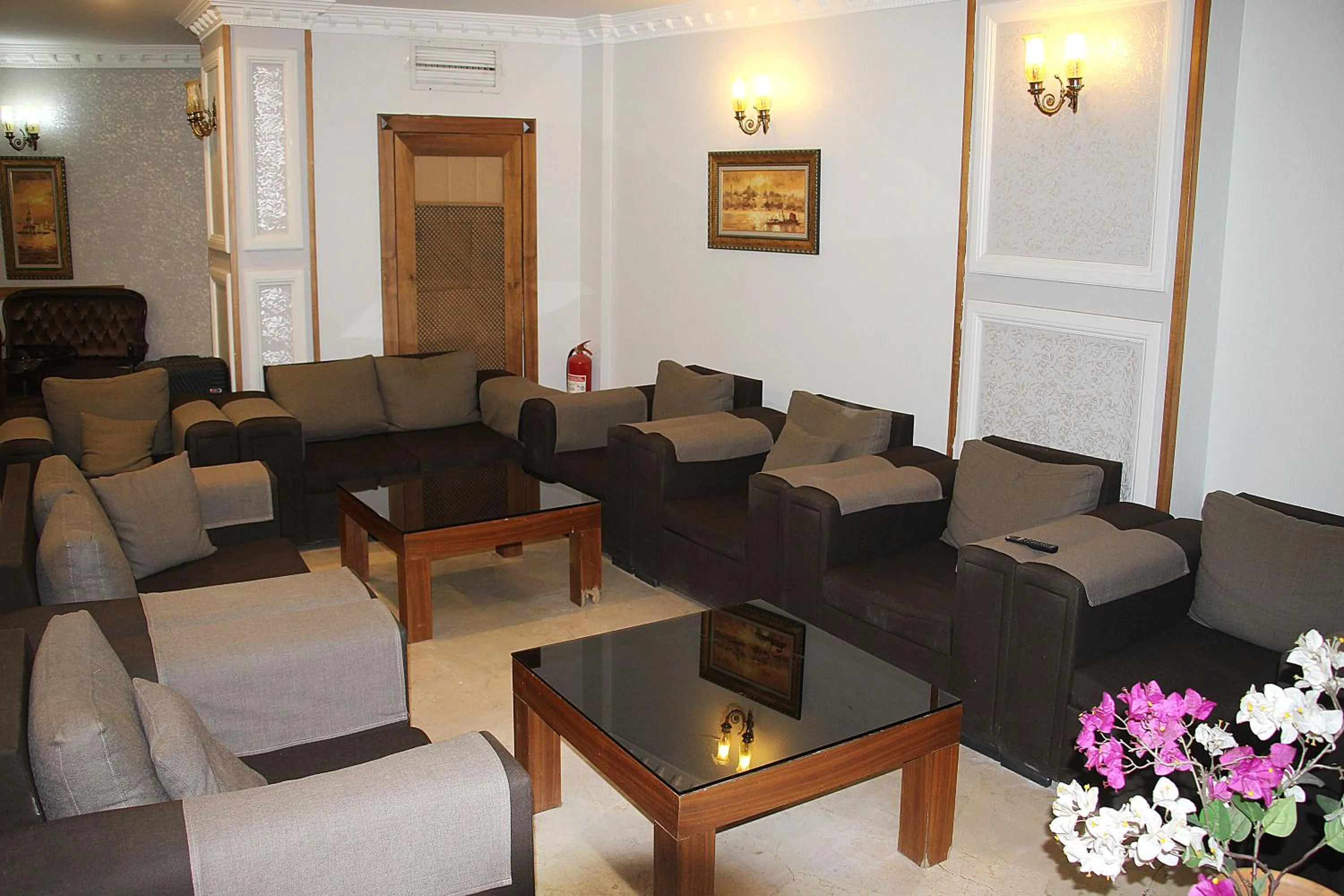 Seating area in Lyon Hotel İstanbul