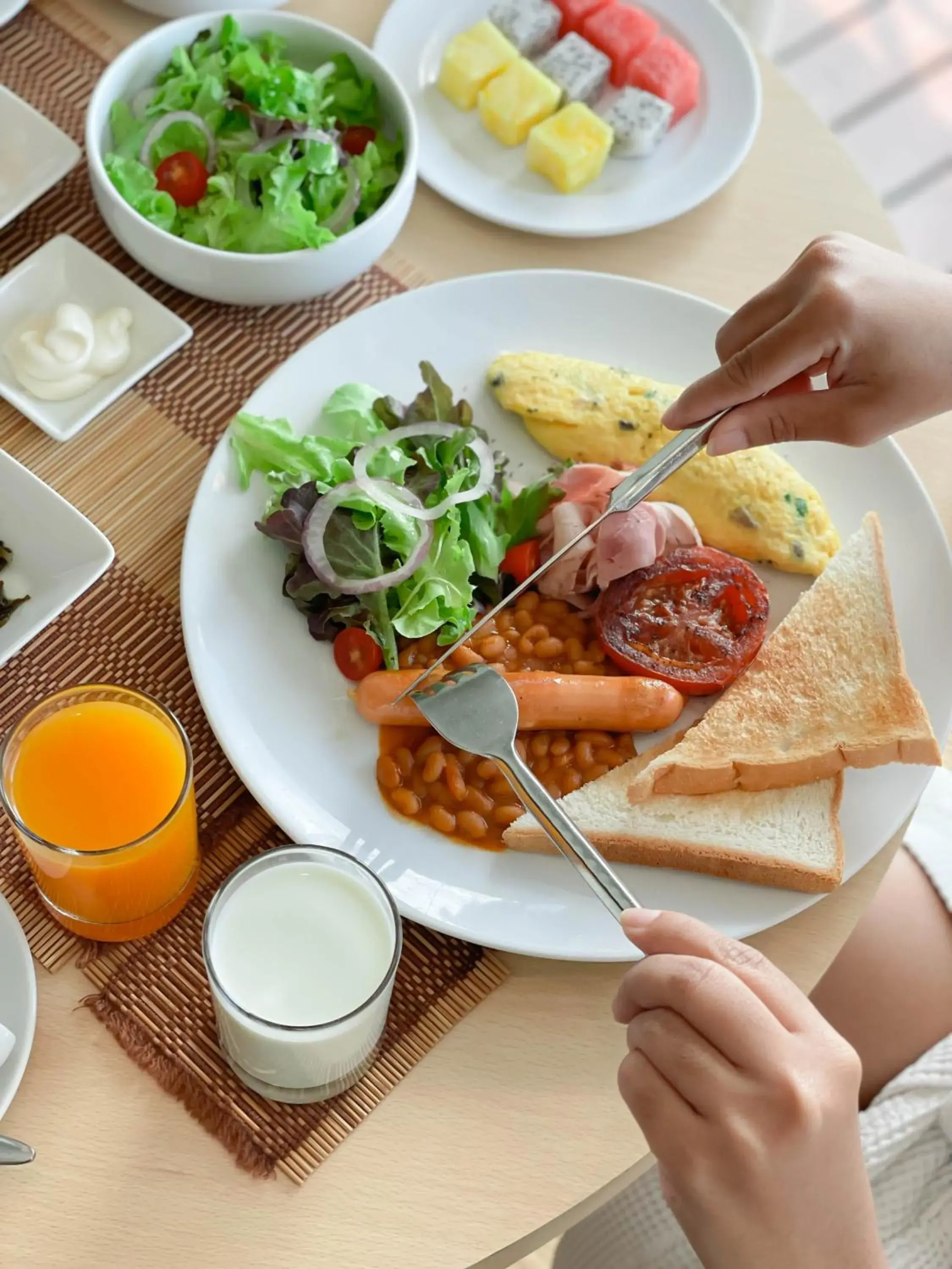 Restaurant/places to eat in Urbana Langsuan Hotel Restaurant/places to eat in Urbana Langsuan Hotel