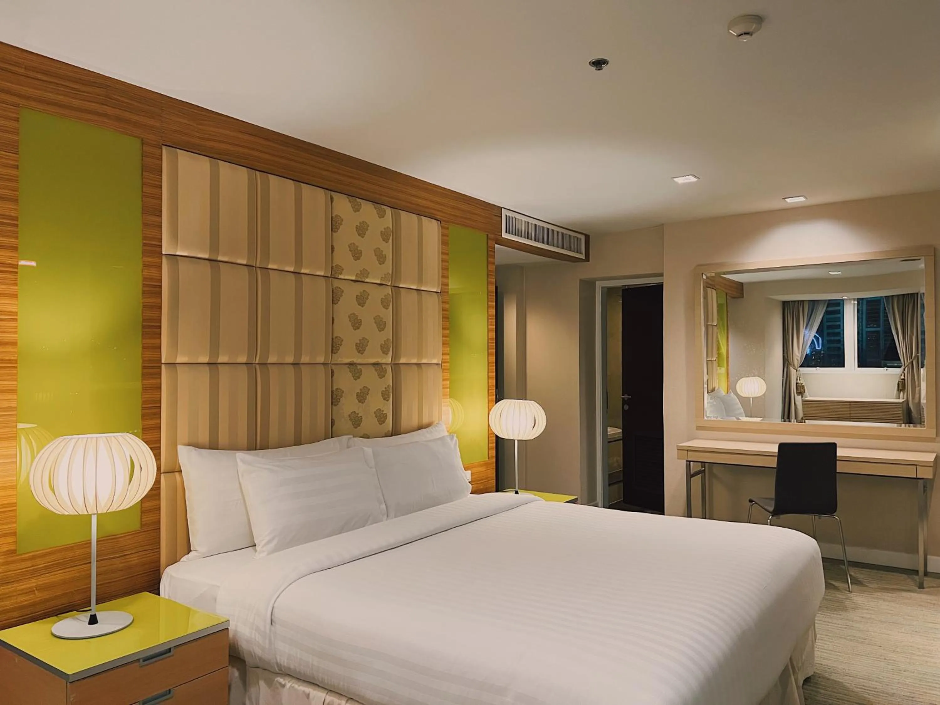 Bed in Urbana Langsuan Hotel