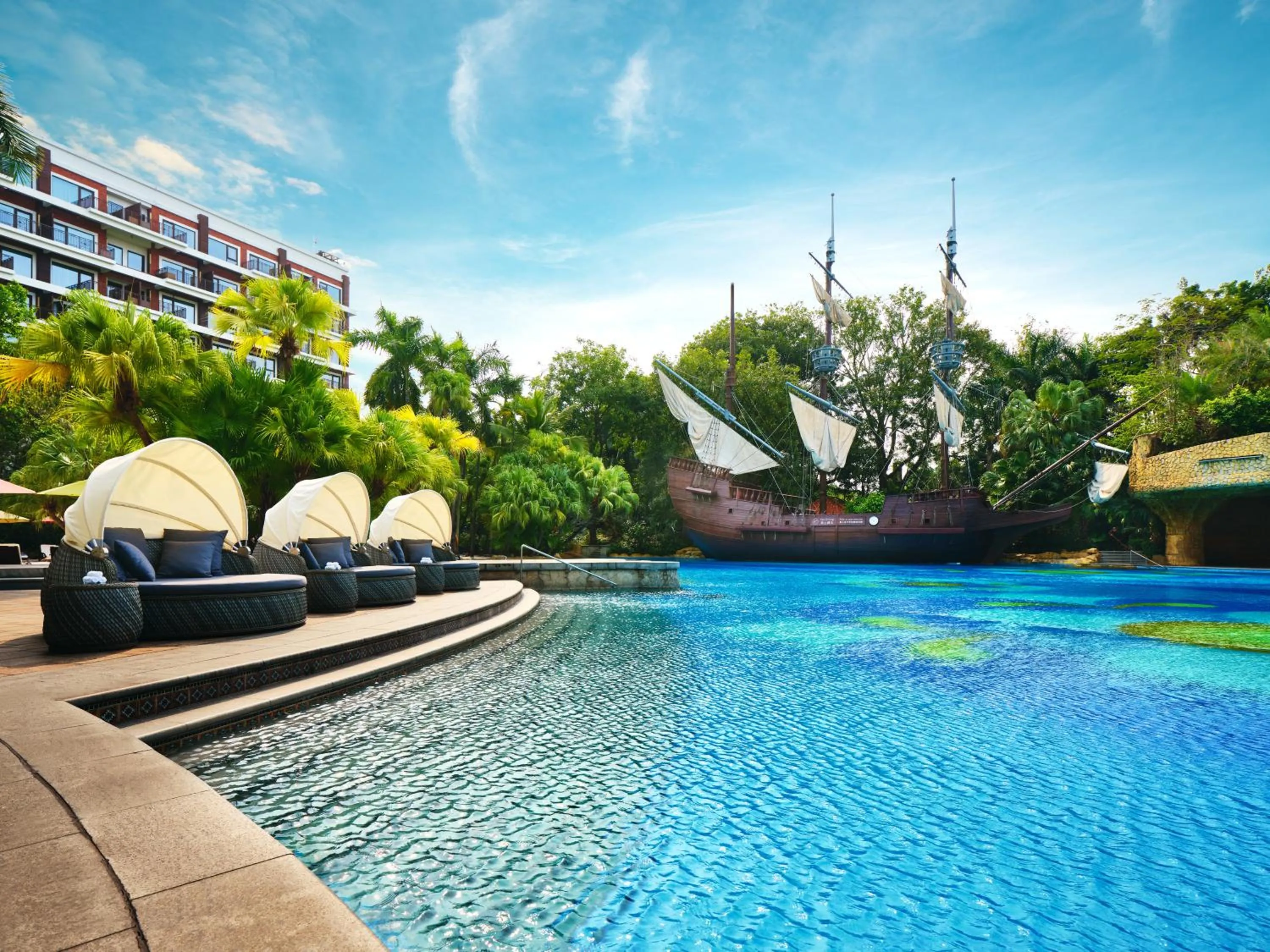 Swimming pool in InterContinental Shenzhen by IHG