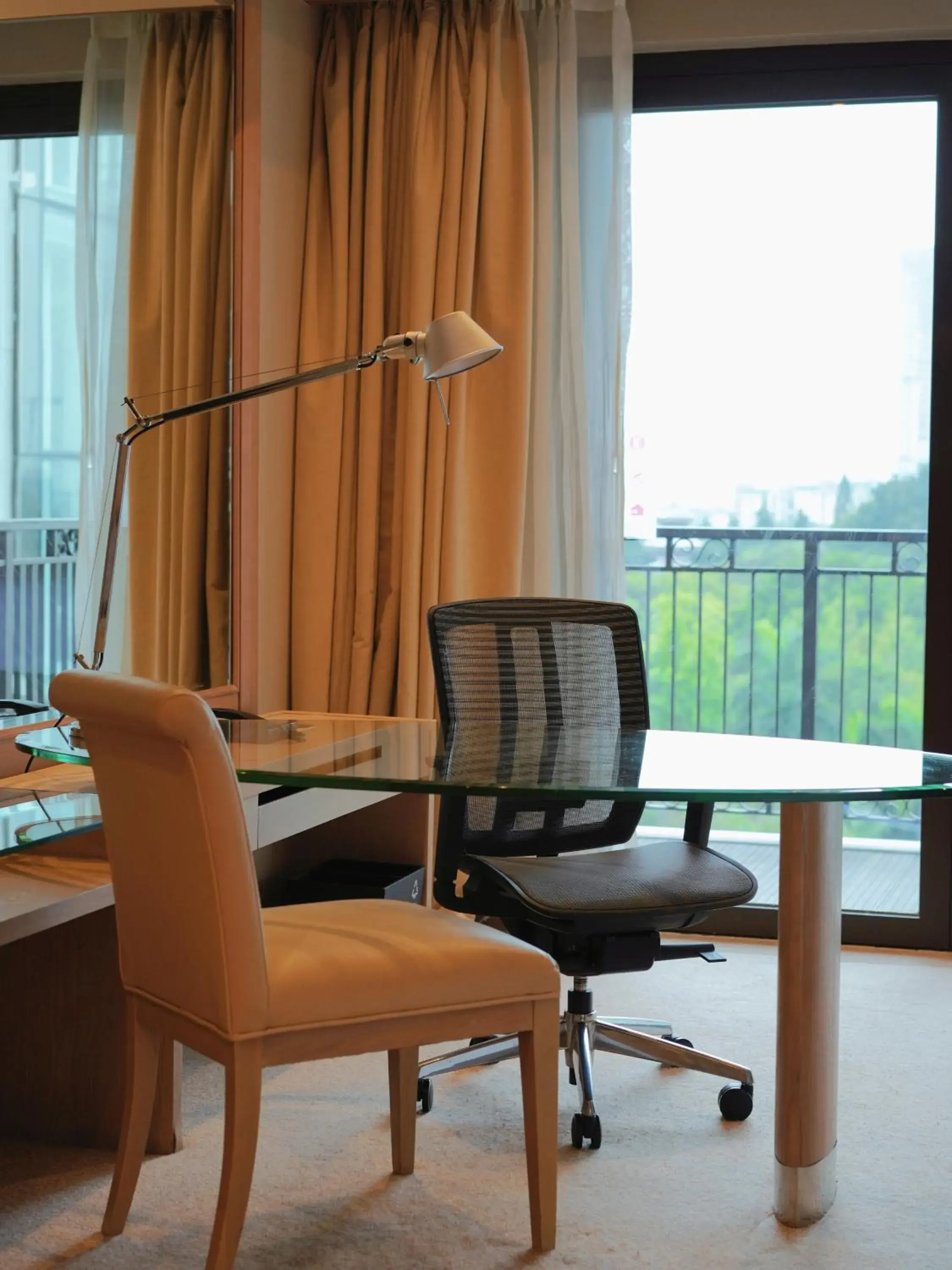 Seating area in InterContinental Shenzhen by IHG - OCT Metro Station, All Rooms Featuring Balcony from 55 sqm, 10,000 sqm Garden with Beach and Outdoor & Indoor Swimming Pool, Joy Kids Utopia Theme Club Seating area in InterContinental Shenzhen by IHG - OCT Metro Station, All Rooms Featuring Balcony from 55 sqm, 10,000 sqm Garden with Beach and Outdoor & Indoor Swimming Pool, Joy Kids Utopia Theme Club