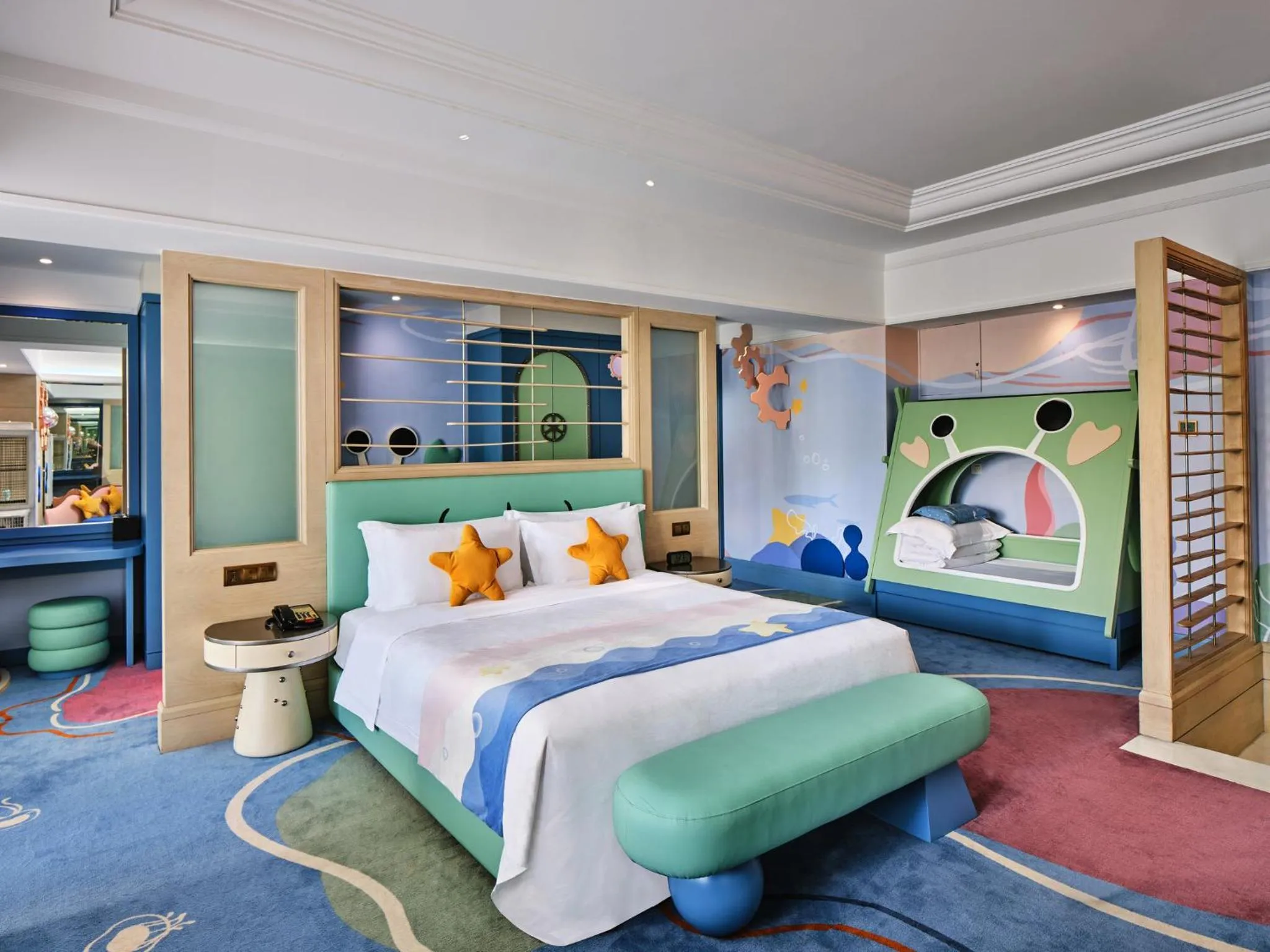 Photo of the whole room, Bed in InterContinental Shenzhen by IHG