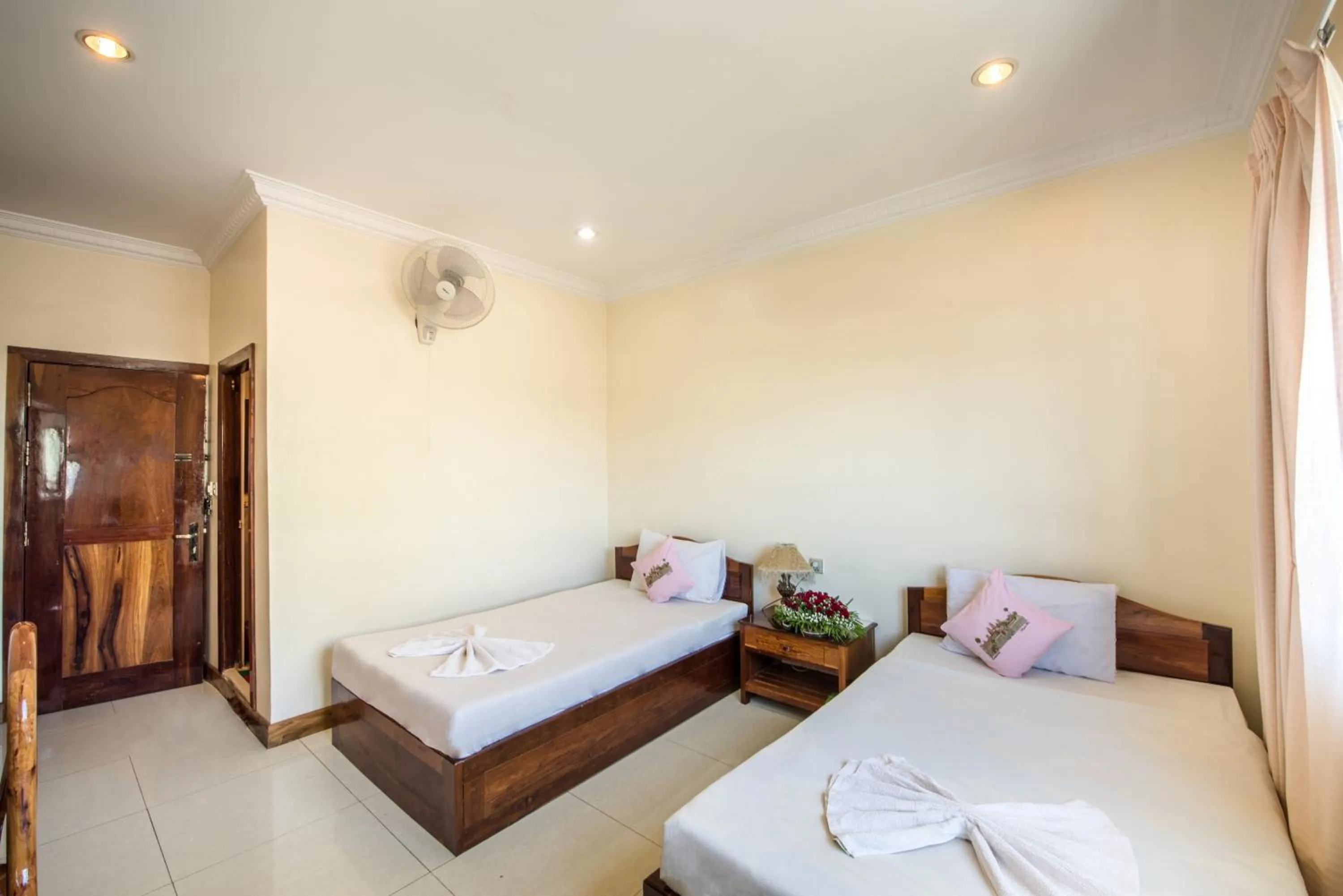 Photo of the whole room, Bed in Seng Hout Hotel