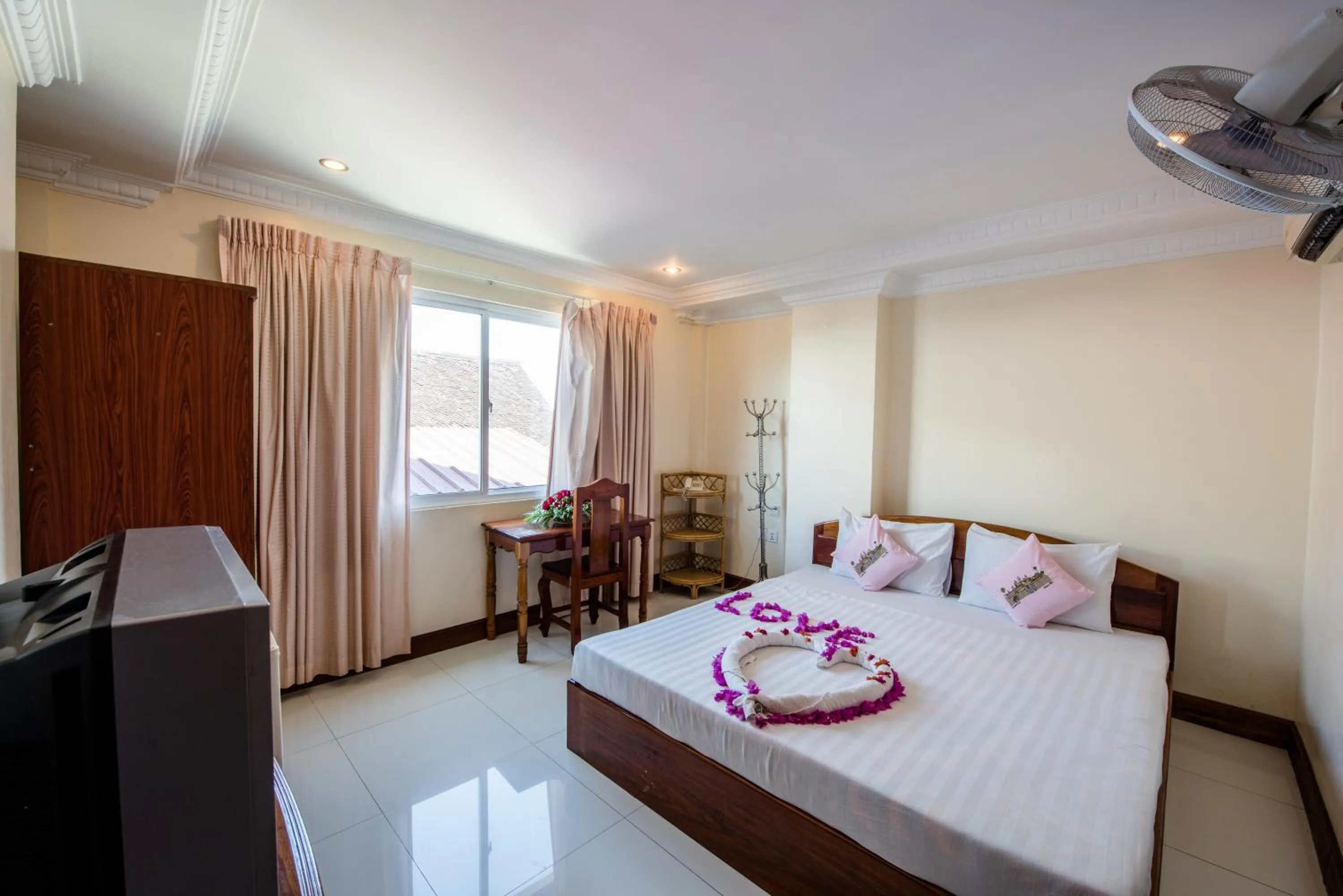 Bed in Seng Hout Hotel