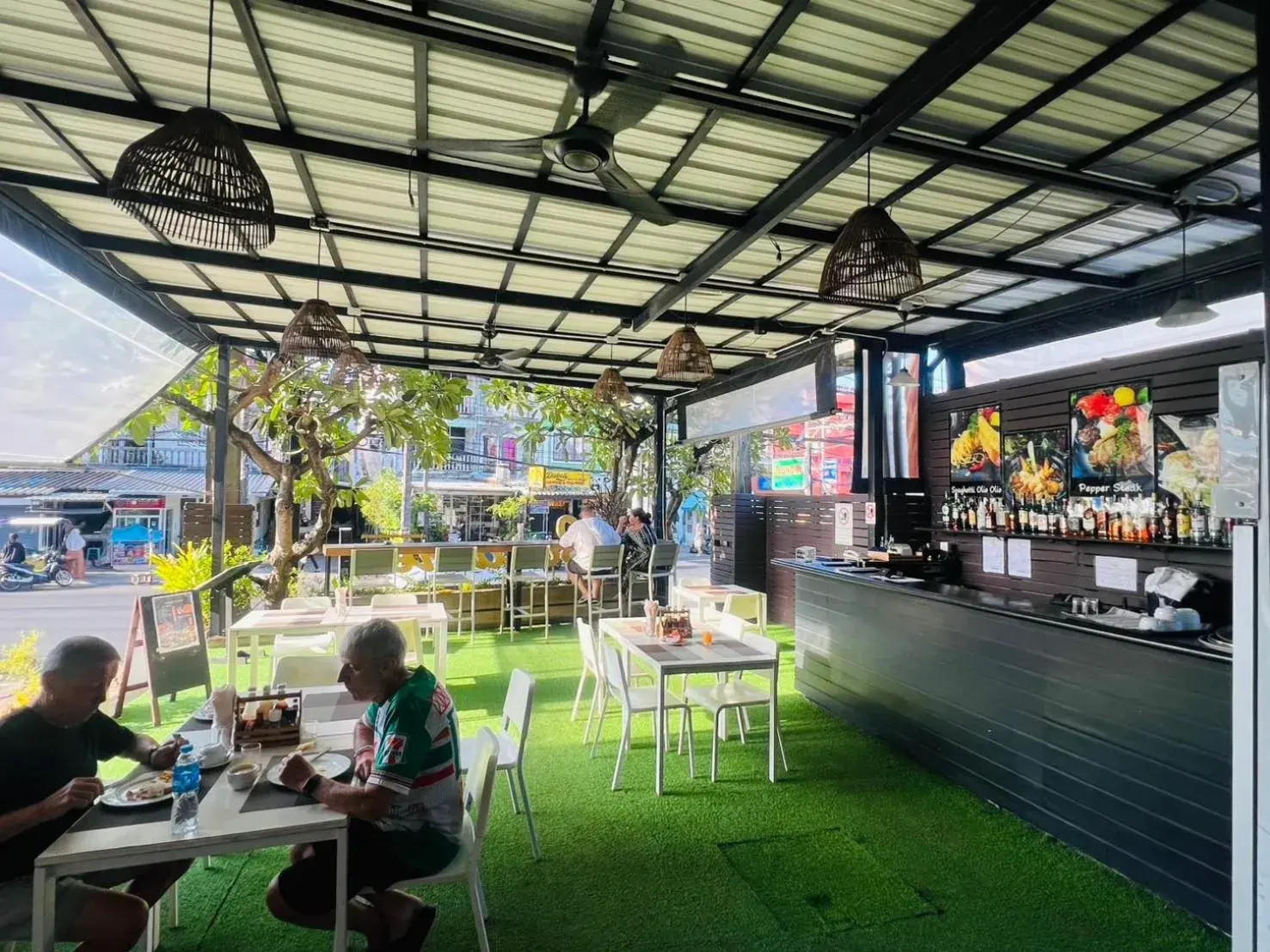 Restaurant/places to eat in Baramee Resortel Restaurant/places to eat in Baramee Resortel