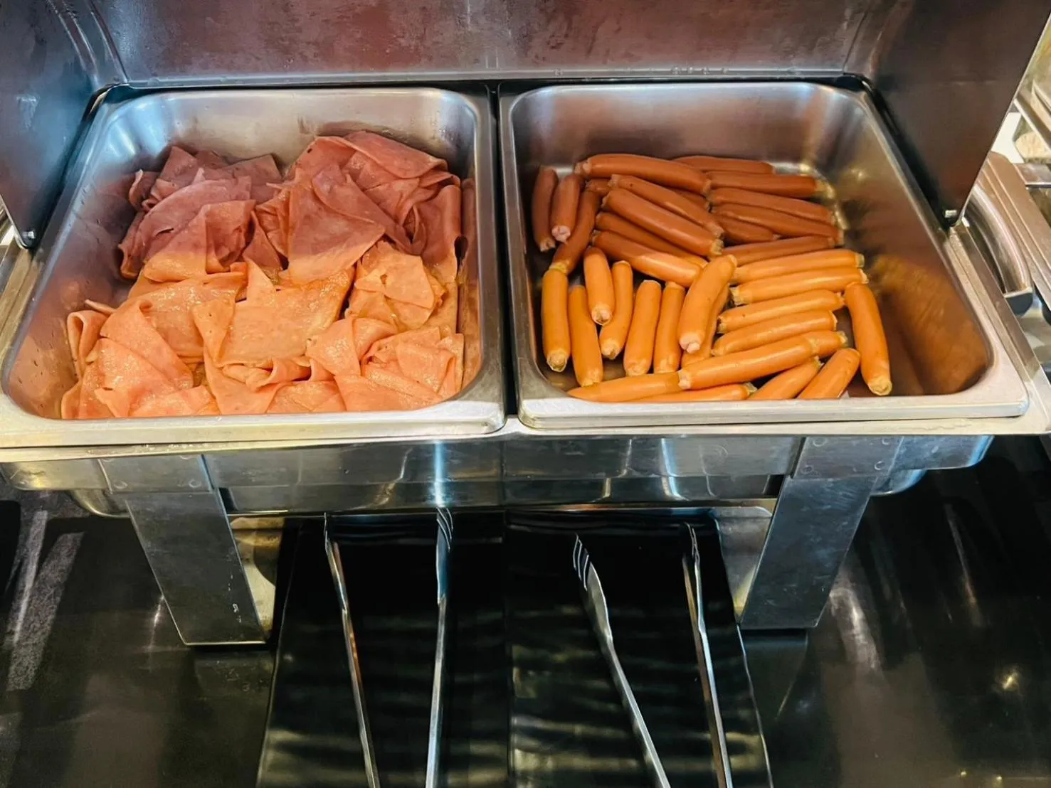 Buffet breakfast in Baramee Resortel